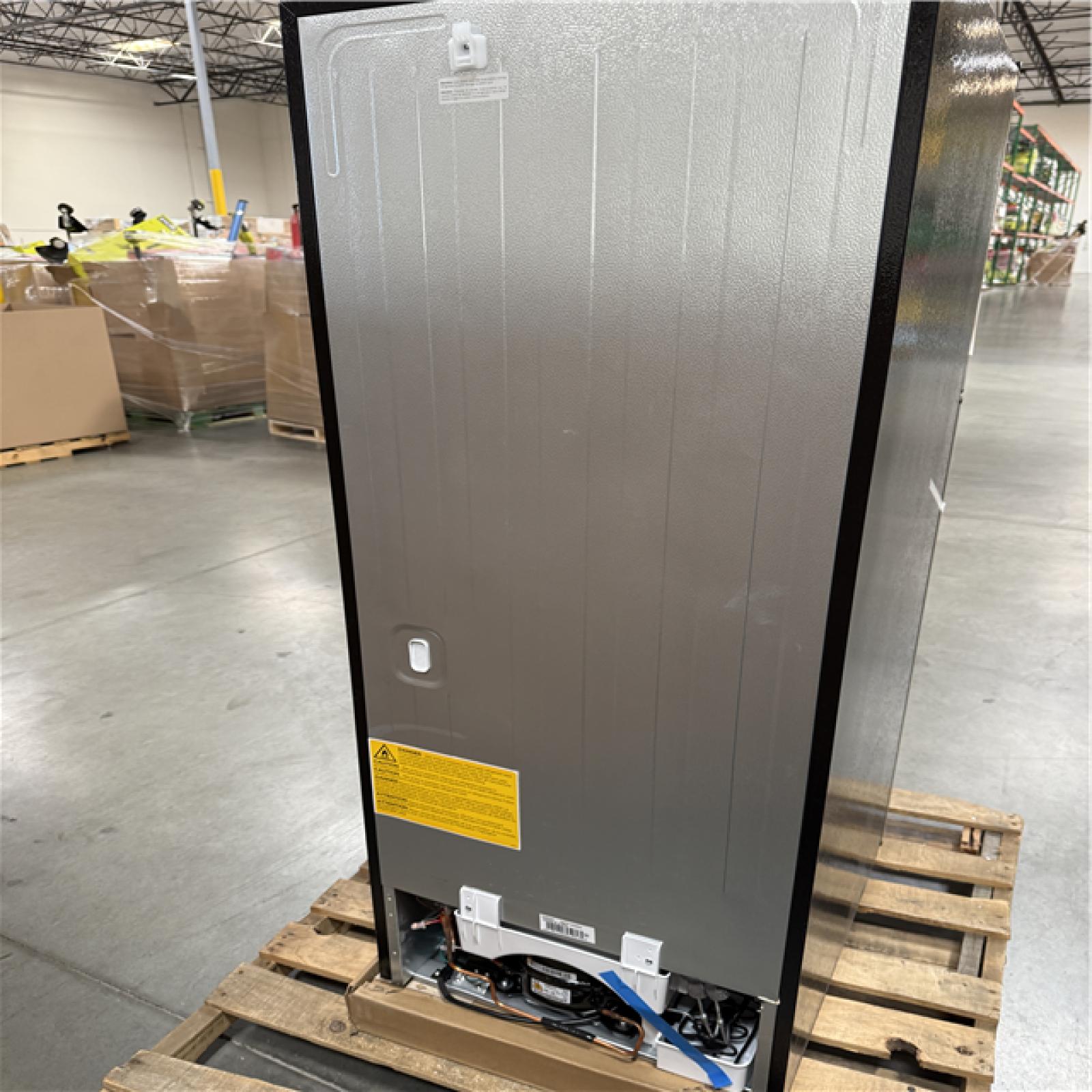 CALIFORNIA AS-IS VISSANI 10.1 CU. FT. REFRIGERATOR STAINLESS FINISH: Appears in Excellent condition