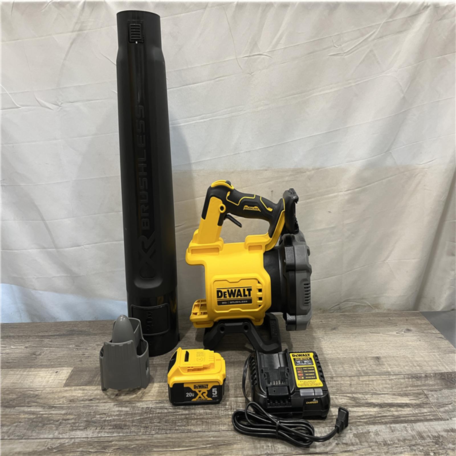 AS-IS DEWALT 20V MAX* XR Brushless Cordless Handheld Blower Kit