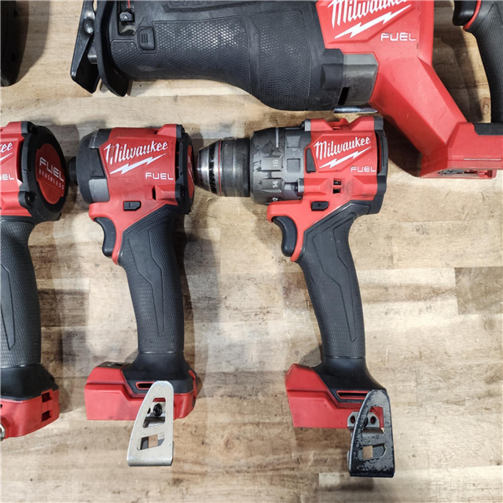 HOUSTON LOCATION - AS-IS MILWAUKEE 6 TOOL COMBO KIT W/ (2) BATTERY & CHARGER