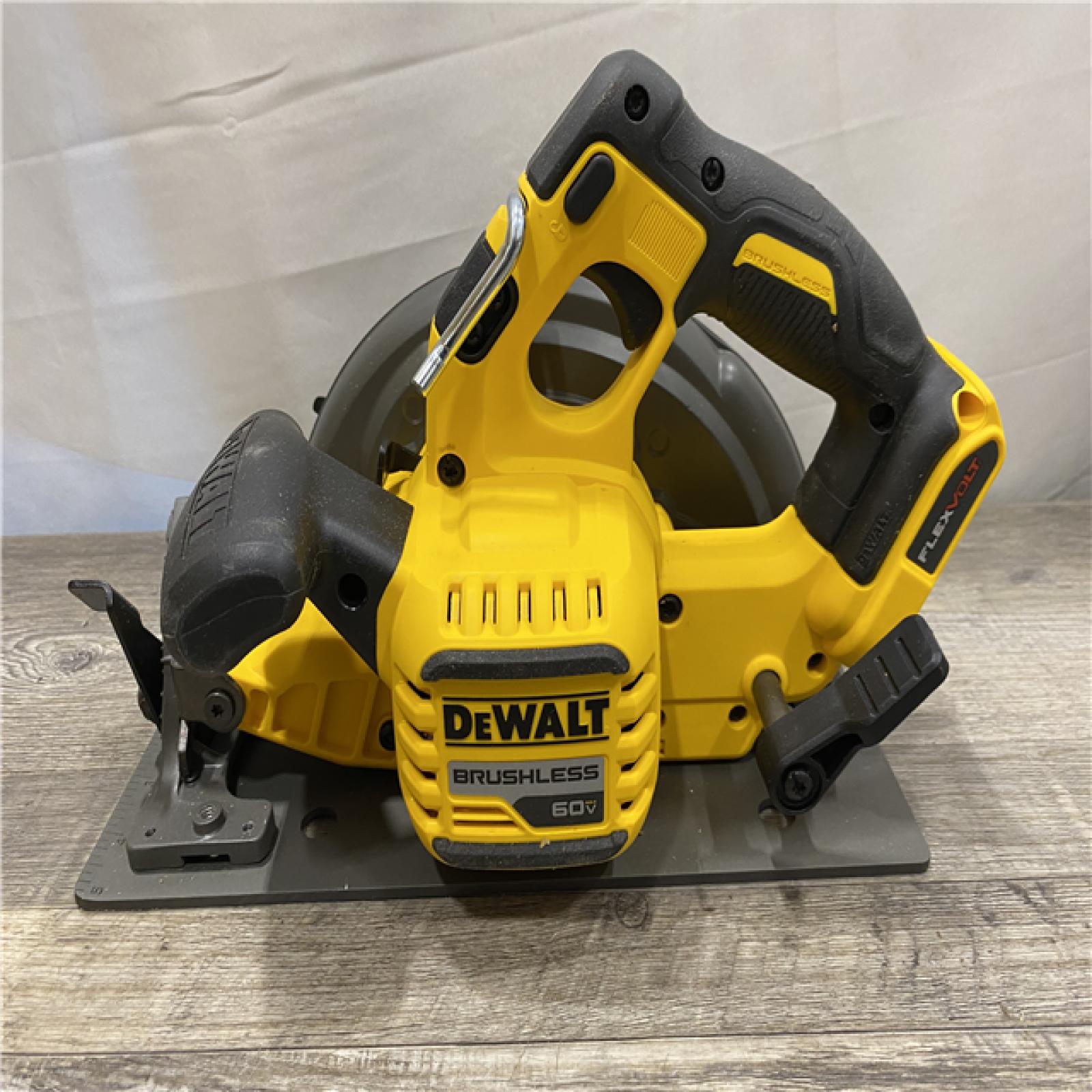 AS-IS DEWALT FLEXVOLT 60V MAX Cordless Brushless 7-1/4 in. Circular Saw with Brake (Tool Only)