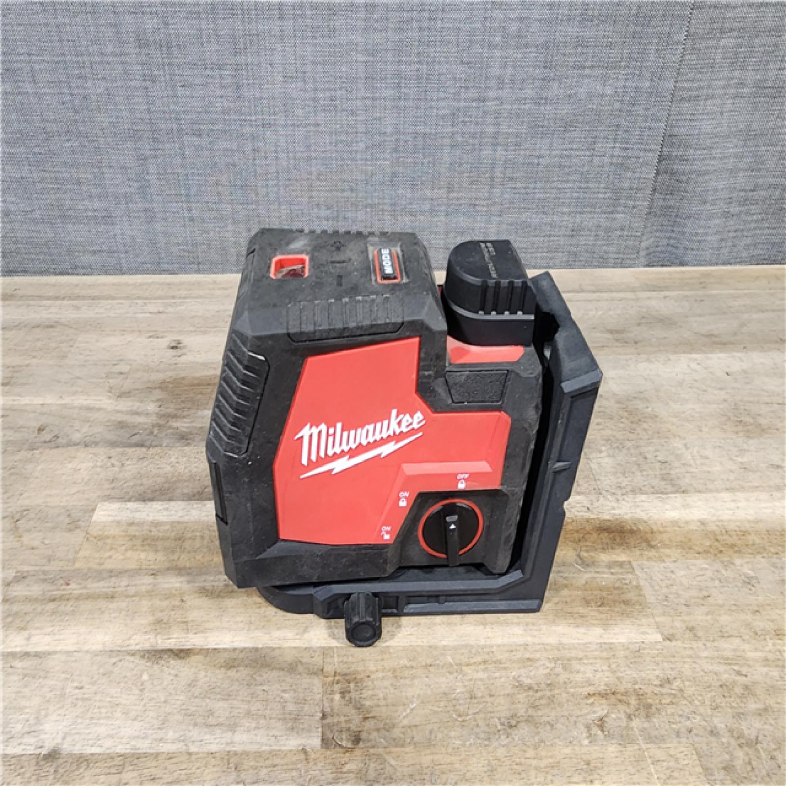 HOUSTON LOCATION - AS-IS Milwaukee-3522-21 Green Beam Laser Cross Line Plumb Point Rechargeable USB Kit