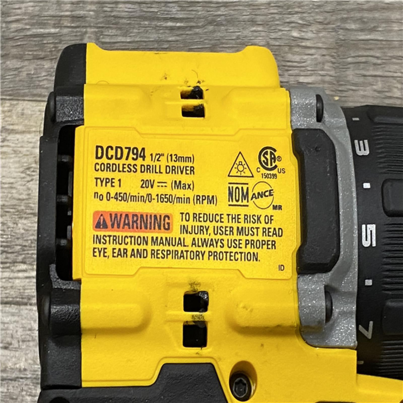 AS-IS DEWALT ATOMIC 20-Volt MAX Lithium-Ion Cordless Combo Kit