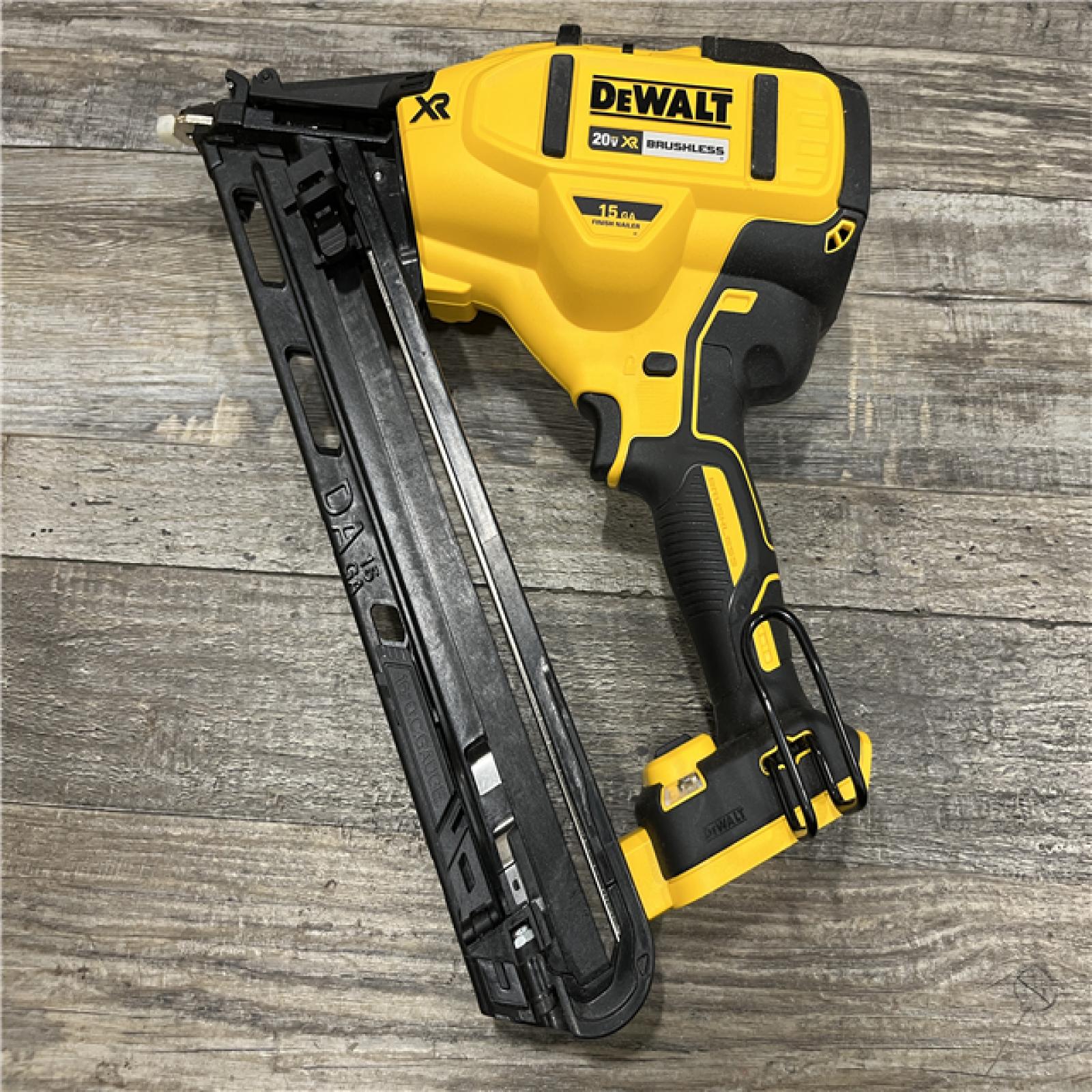 AS-IS DEWALT 20V MAX XR Lithium-Ion Cordless 2-1/2 in. 15-Gauge Finish Nailer Kit
