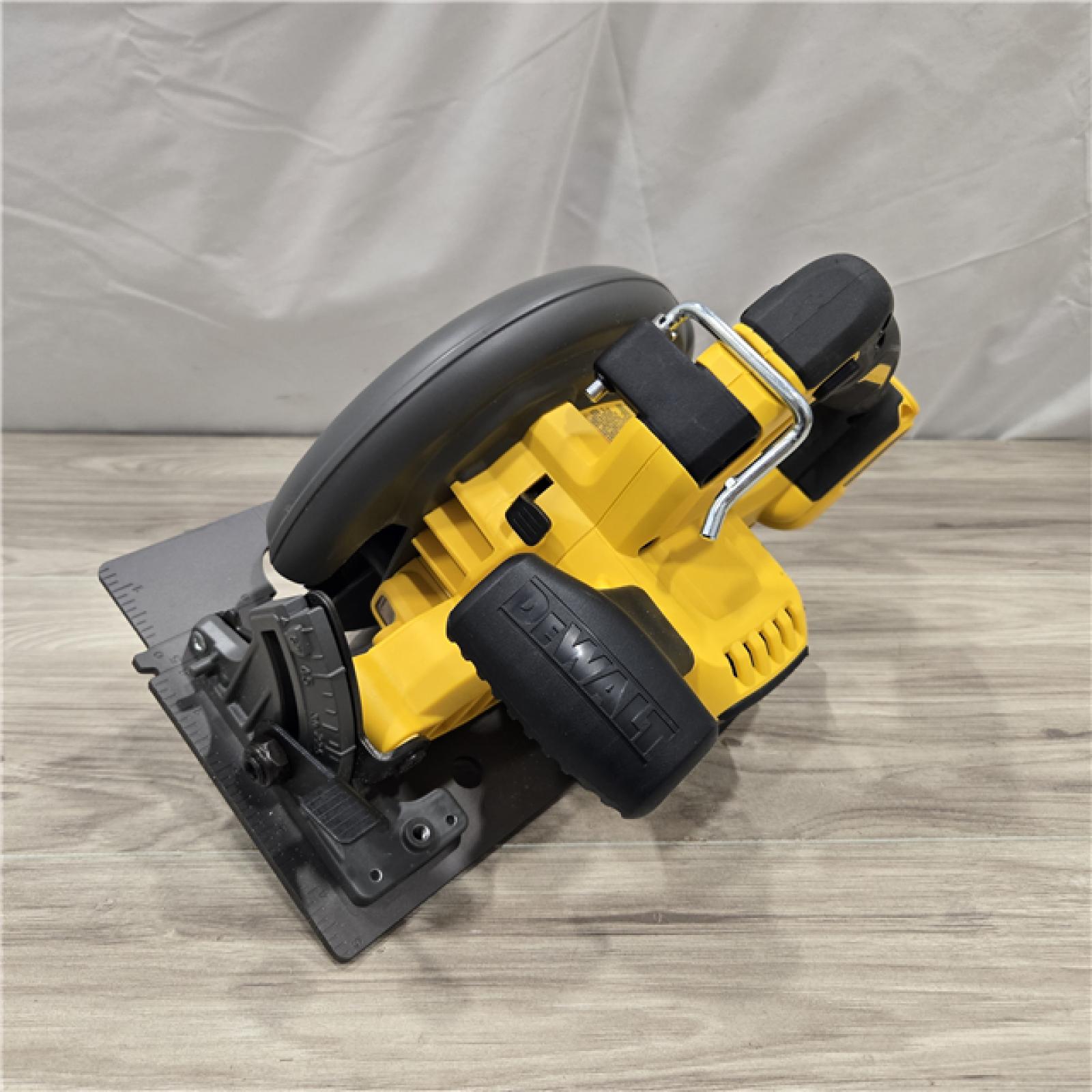 AS-IS DeWALT Flexvolt Max 7-1/4 60V Circular Saw (Tool Only)