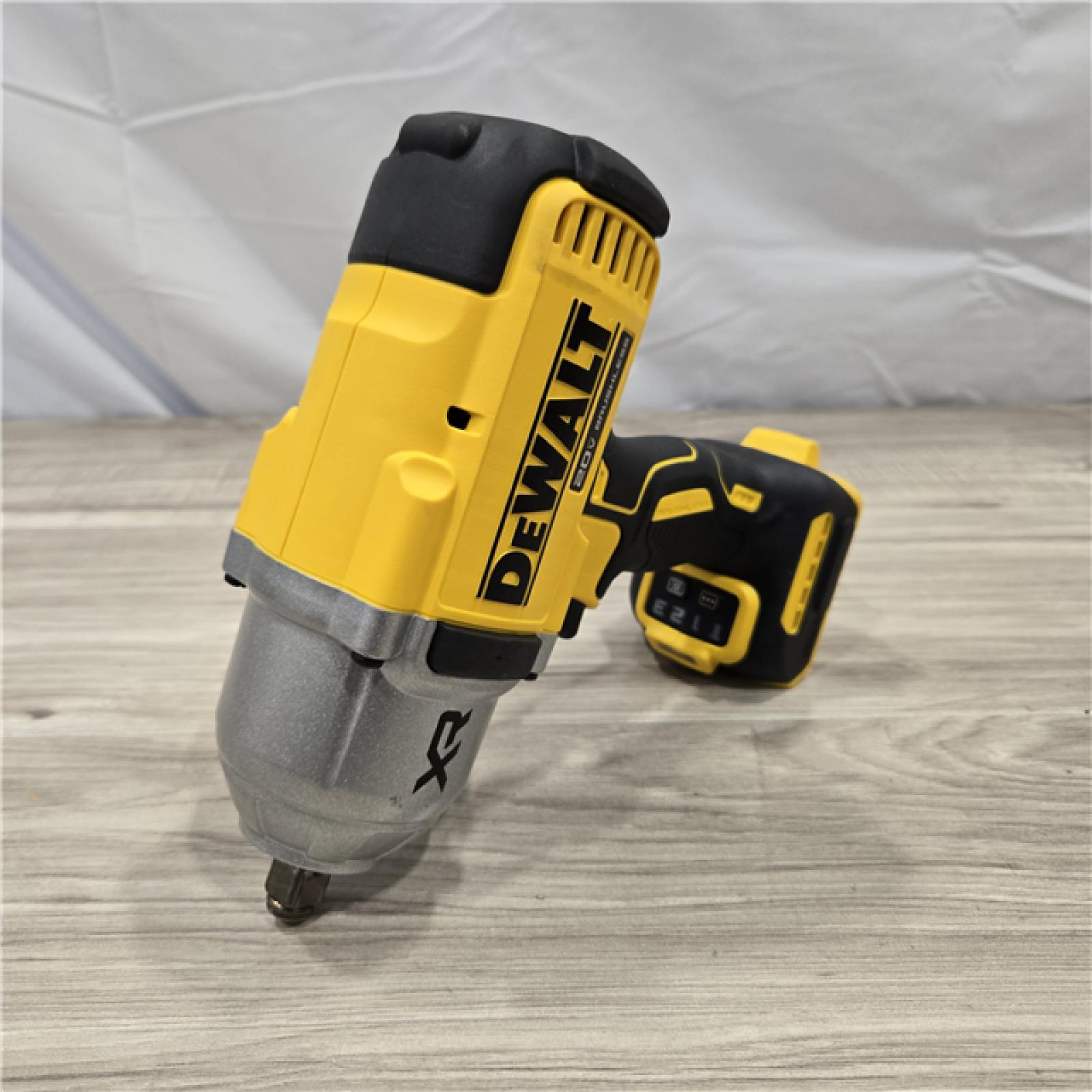 LIKE NEW! - Dewalt 20V MAX Cordless Impact Wrench Kit