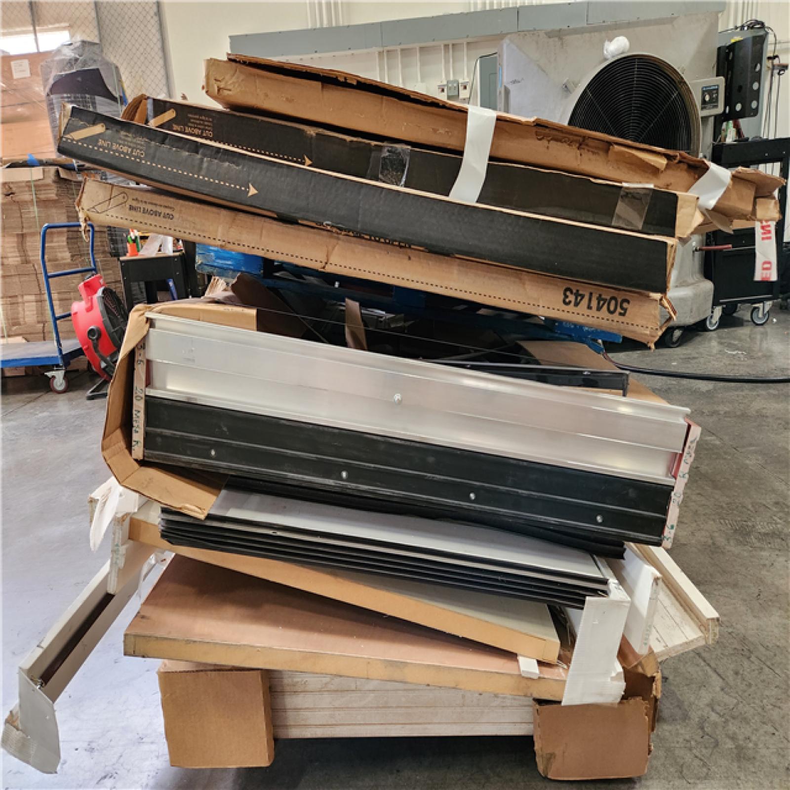 Phoenix Location AS-IS Door and Screen Pallet