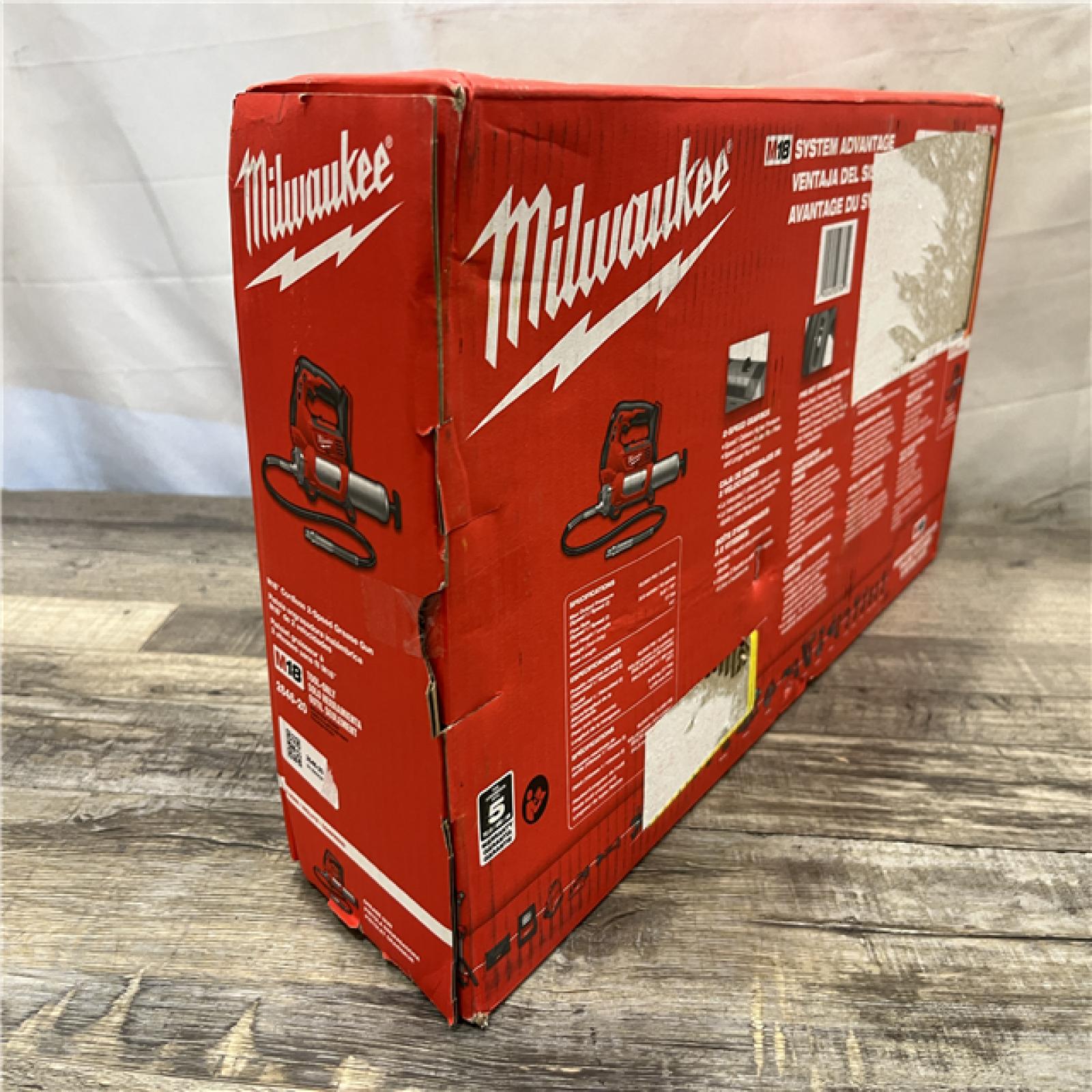 NEW - Milwaukee 18V Lithium-Ion Cordless Grease Gun 2-Speed (Tool-Only)
