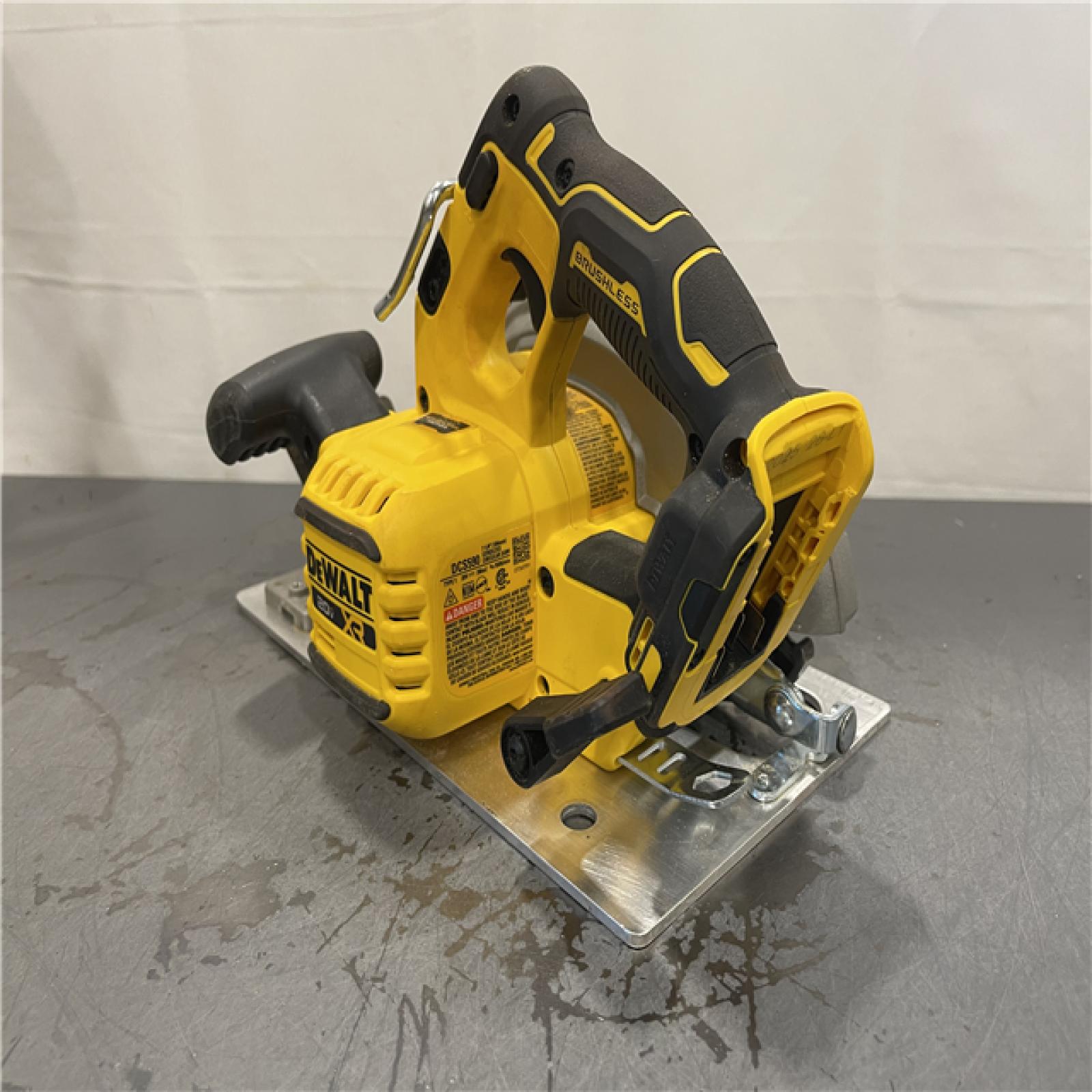 AS-IS - DEWALT 20-Volt MAX 7-1/4 in. Cordless Circular Saw
