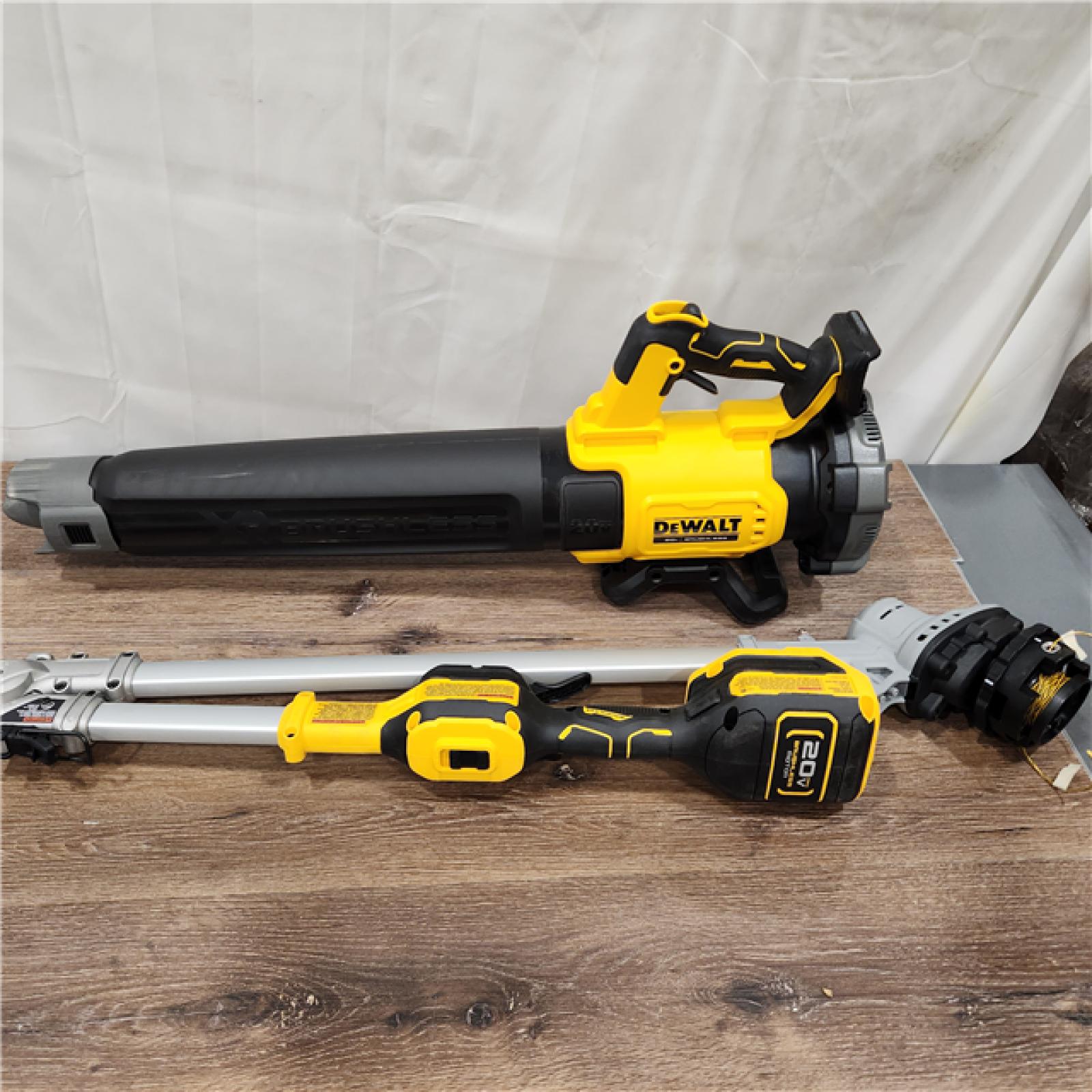 AS-IS DEWALT DCKO222M1 20V MAX Trimmer & Blower Kit