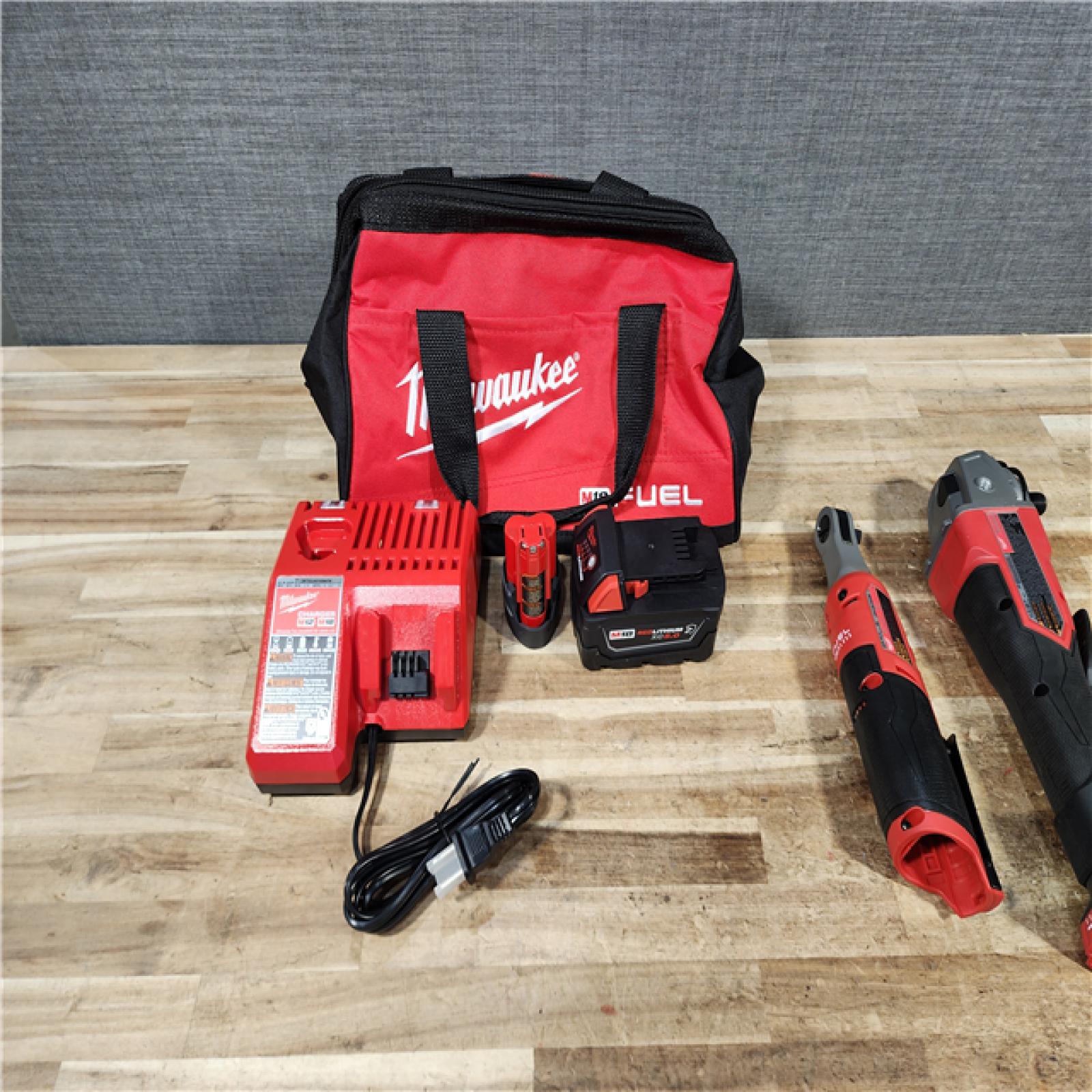 HOUSTON LOCATION - AS - IS Milwaukee 2 Tool Combo Kit W/ (2) Battery & Charger