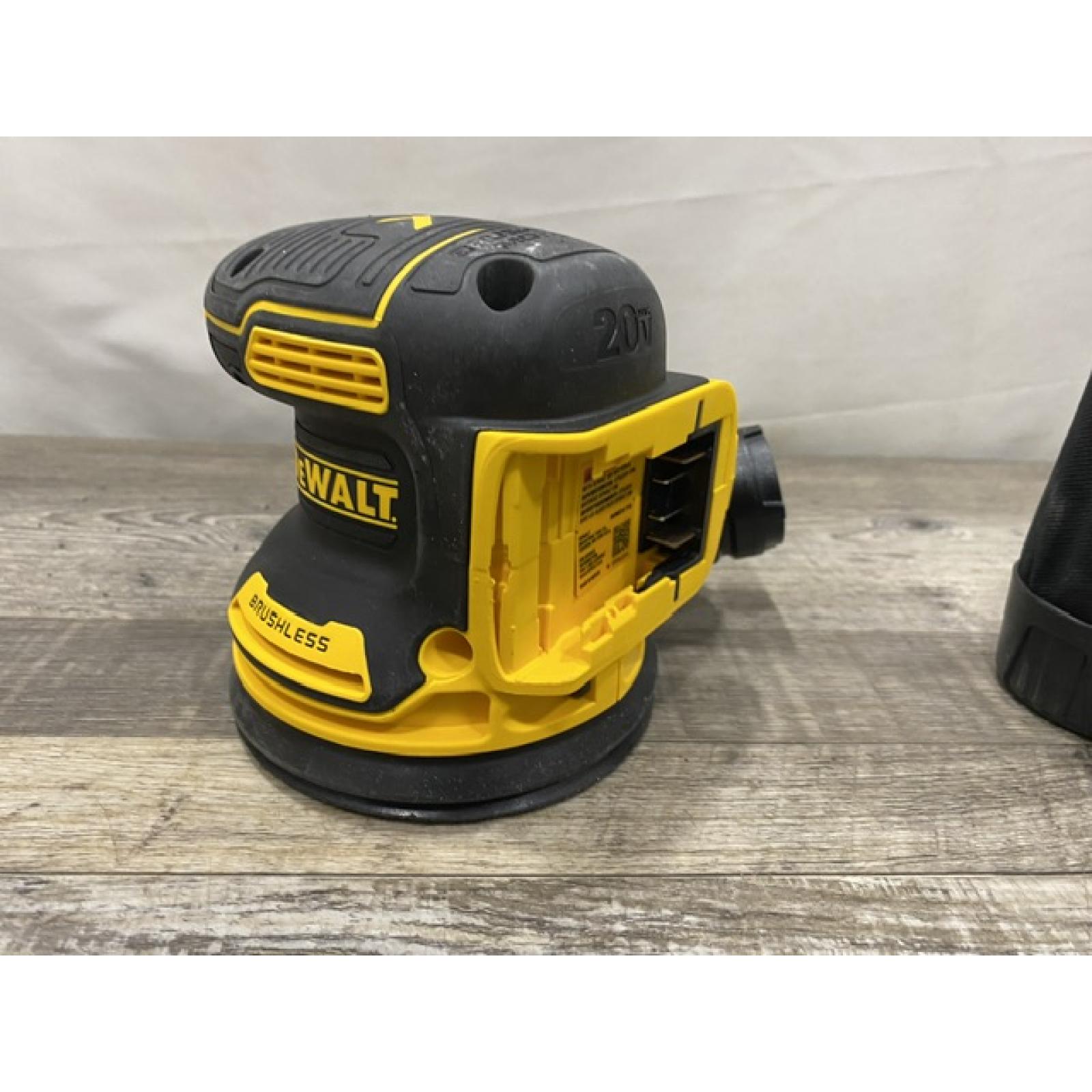 AS-IS DEWALT 20V MAX XR Cordless Brushless 5 in. Random Orbital Sander Kit