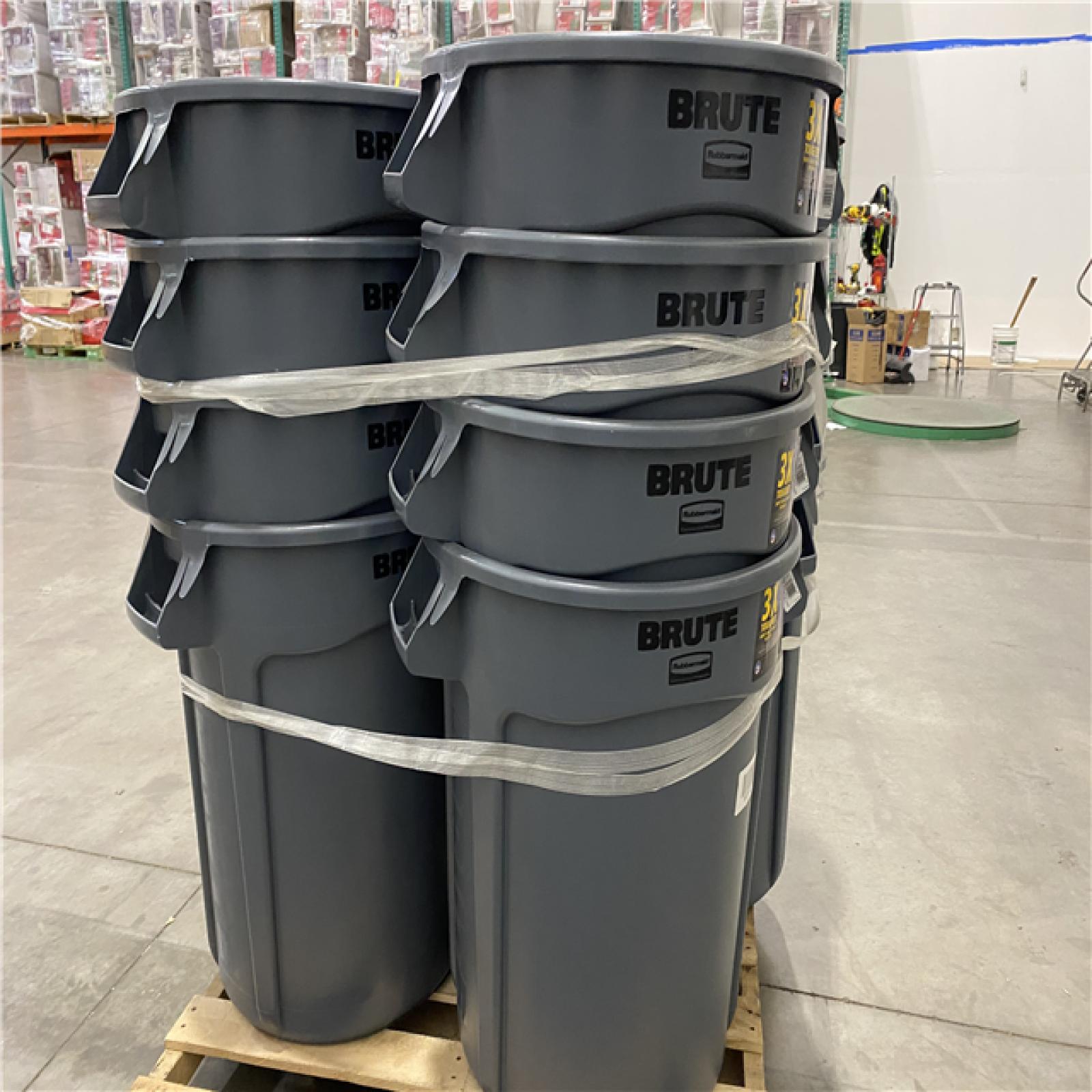 DALLAS LOCATION -  Rubbermaid Commercial Products BRUTE 32 Gal. Grey PALLET -(16 UNITS)