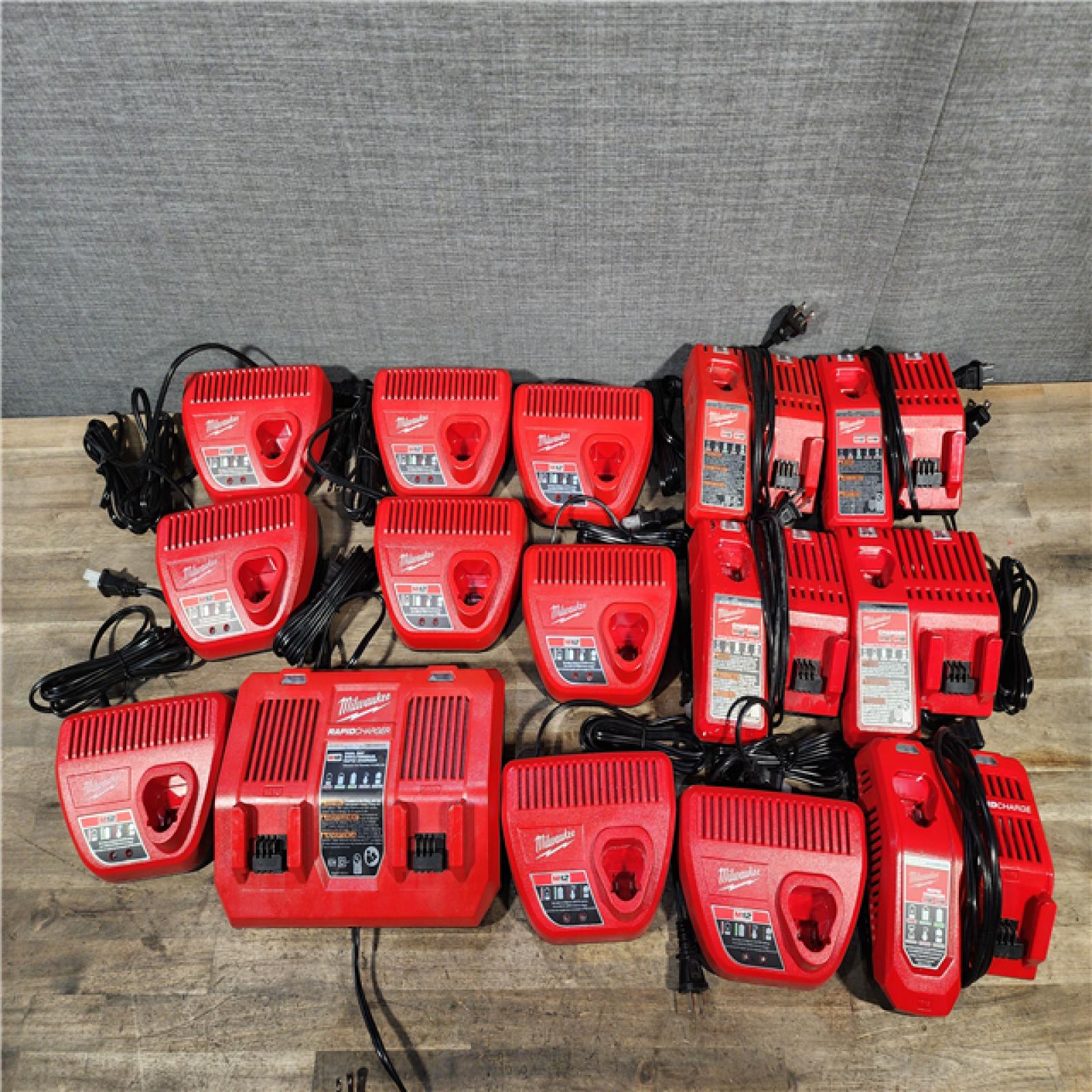 HOUSTON LOCATION - AS-IS MILWAUKEE BATTERY CHARGER PACK QTY - 15