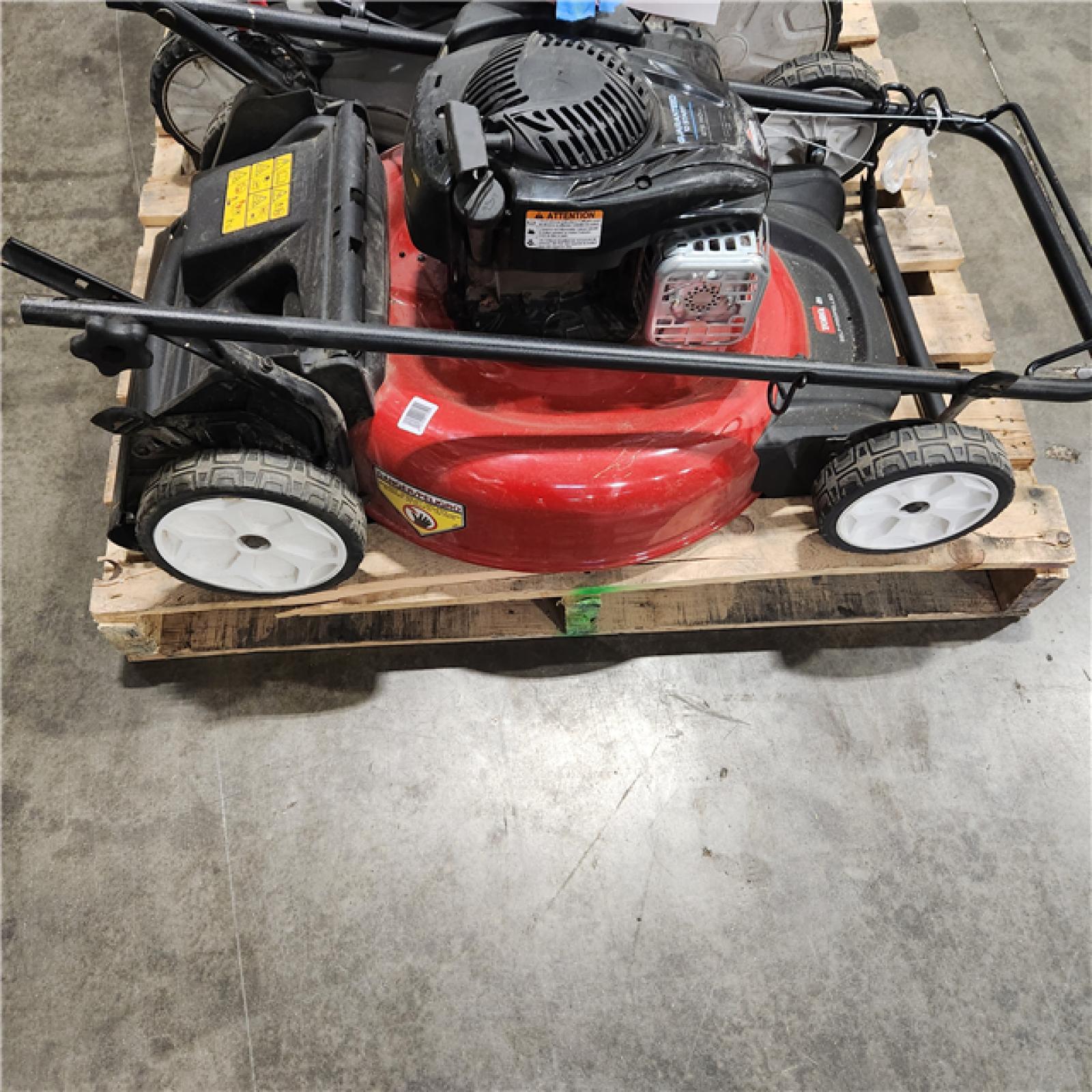 Toro Recycler 21 in. Briggs and Stratton Low Wheel RWD Gas Walk Behind Self Propelled Lawn Mower with Bagger