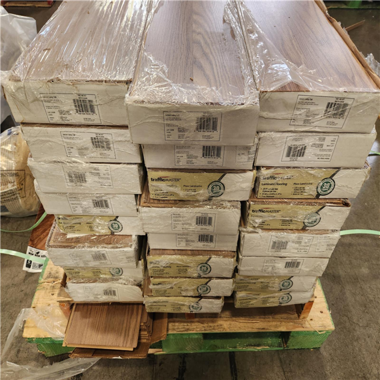 Phoenix AS-IS TrafficMaster Kellum Valley Oak Gunstock Brown 7 mm T x 8 in. W Laminate Wood Flooring (600 sqft/25 case)