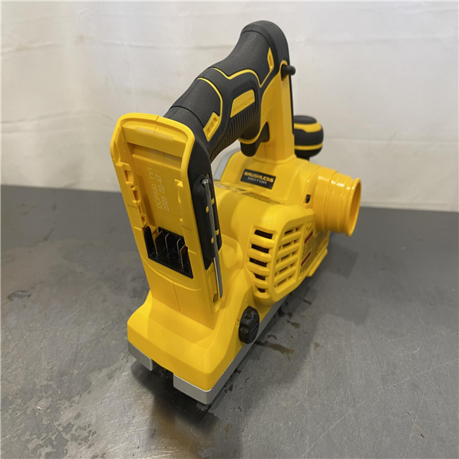 AS-IS - DEWALT 20V MAX XR Cordless Brushless 3-1/4 in. Planer