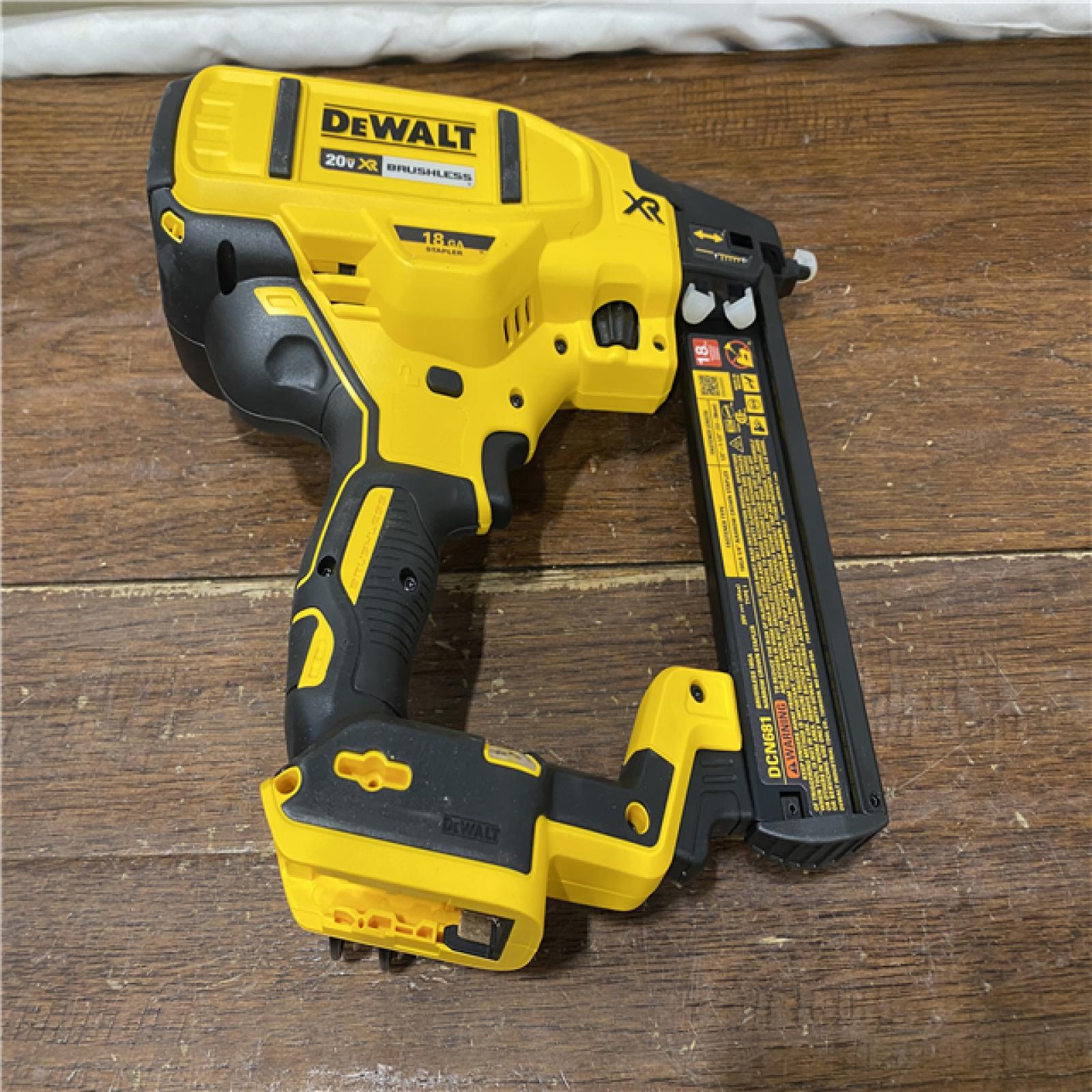 AS-IS DEWALT 20V-MAX XR 18GA BRAD NAILER KIT