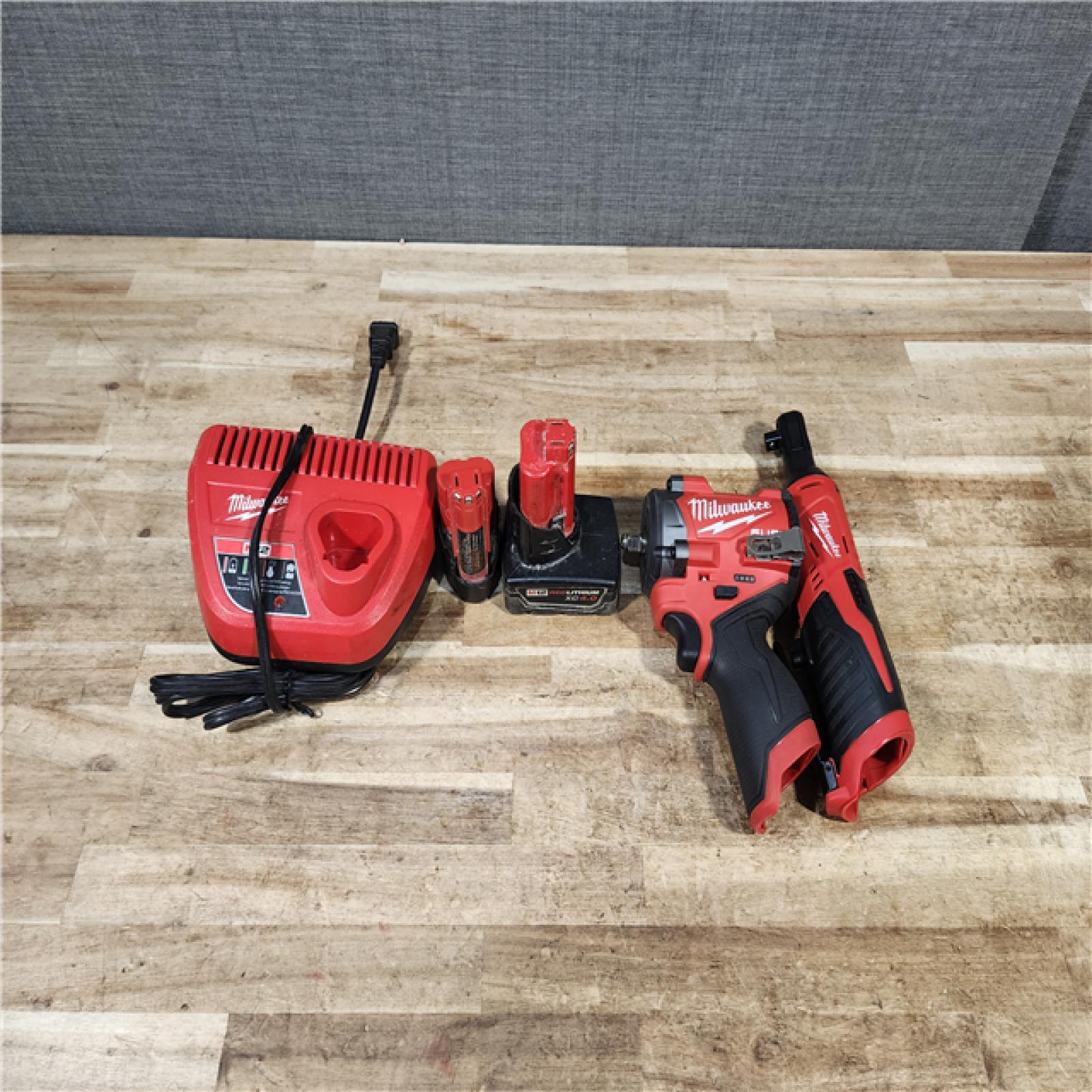 HOUSTON LOCATION - AS - IS Milwaukee 2 Tool Combo Kit W/ (2) Battery & Charger