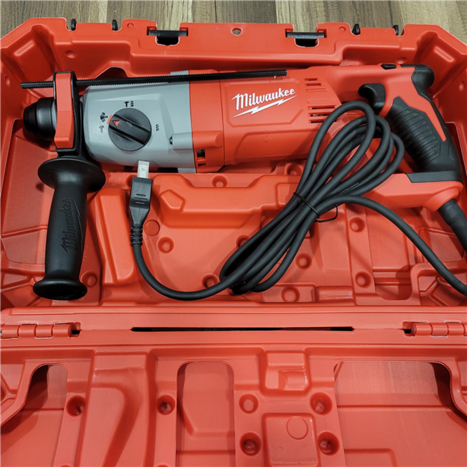 AS-IS Milwaukee 1 in. SDS Plus D-Handle Rotary Handle w/ Case