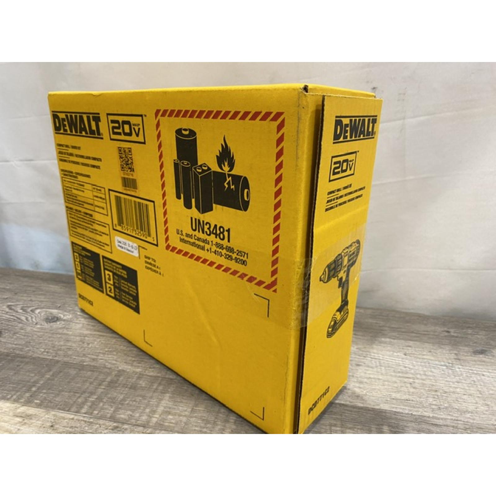 NEW - DEWALT 20V MAX Cordless 1/2 in. Drill/Driver Kit