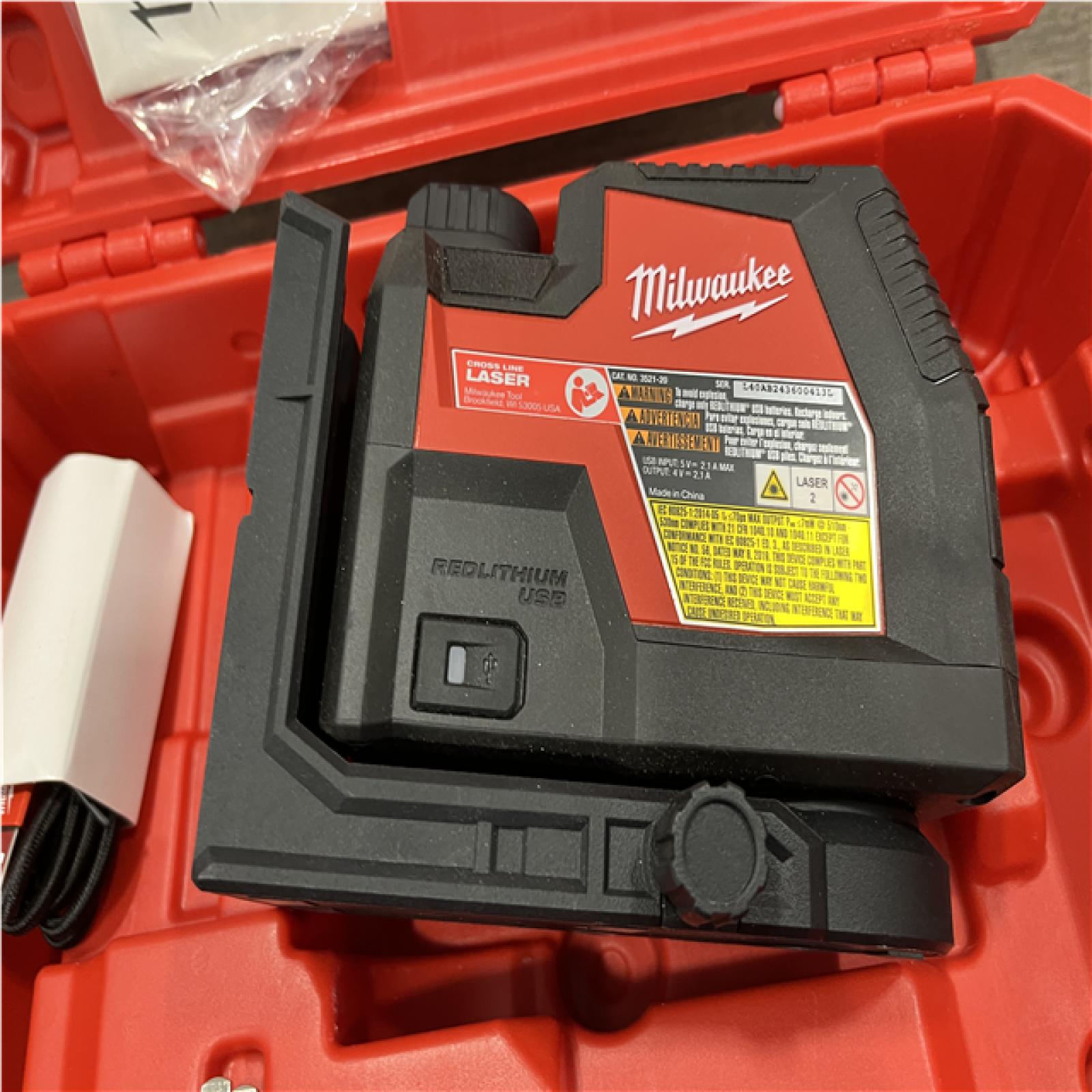 AS-IS Milwaukee 100 ft. REDLITHIUM Lithium-Ion USB Green Rechargeable Cross Line Laser Level with Charger