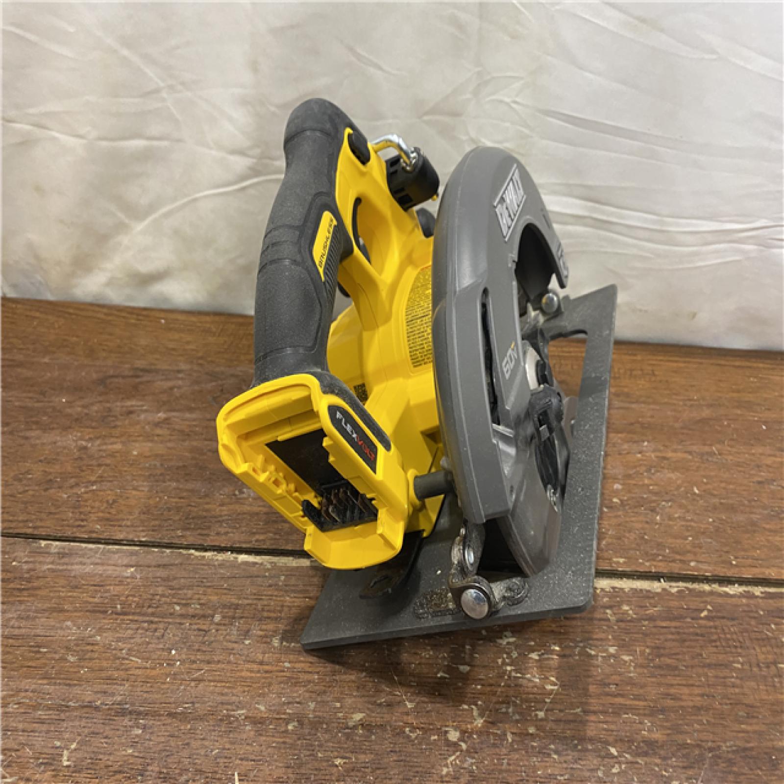 AS-IS DeWALT Flexvolt Max 7-1/4  60V Brushless Circular Saw DCS578B