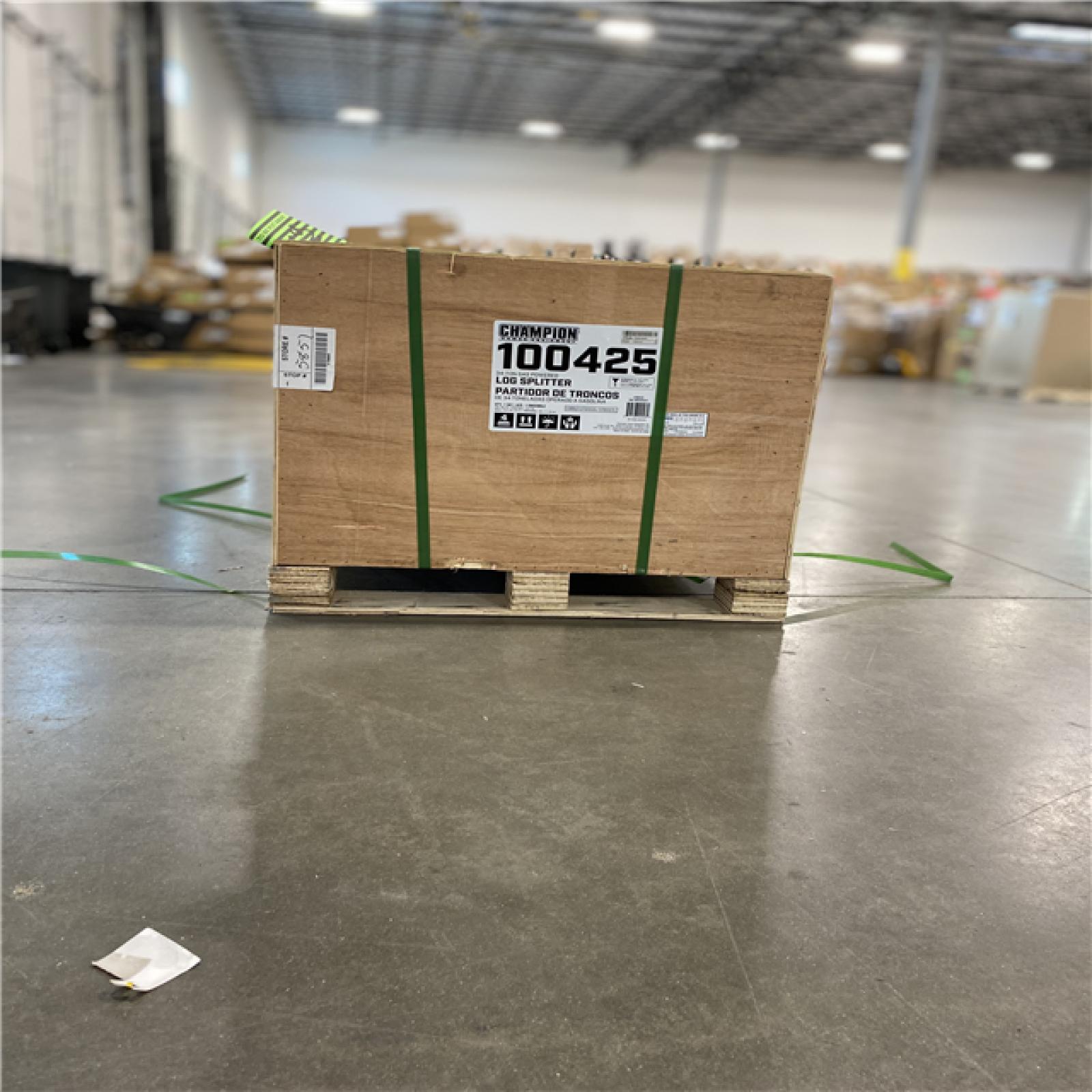 DALLAS LOCATION - Champion Power Equipment 34 Ton 338 cc Gas Powered Hydraulic Wood Log Splitter with Vertical/Horizontal Operation and Auto Return