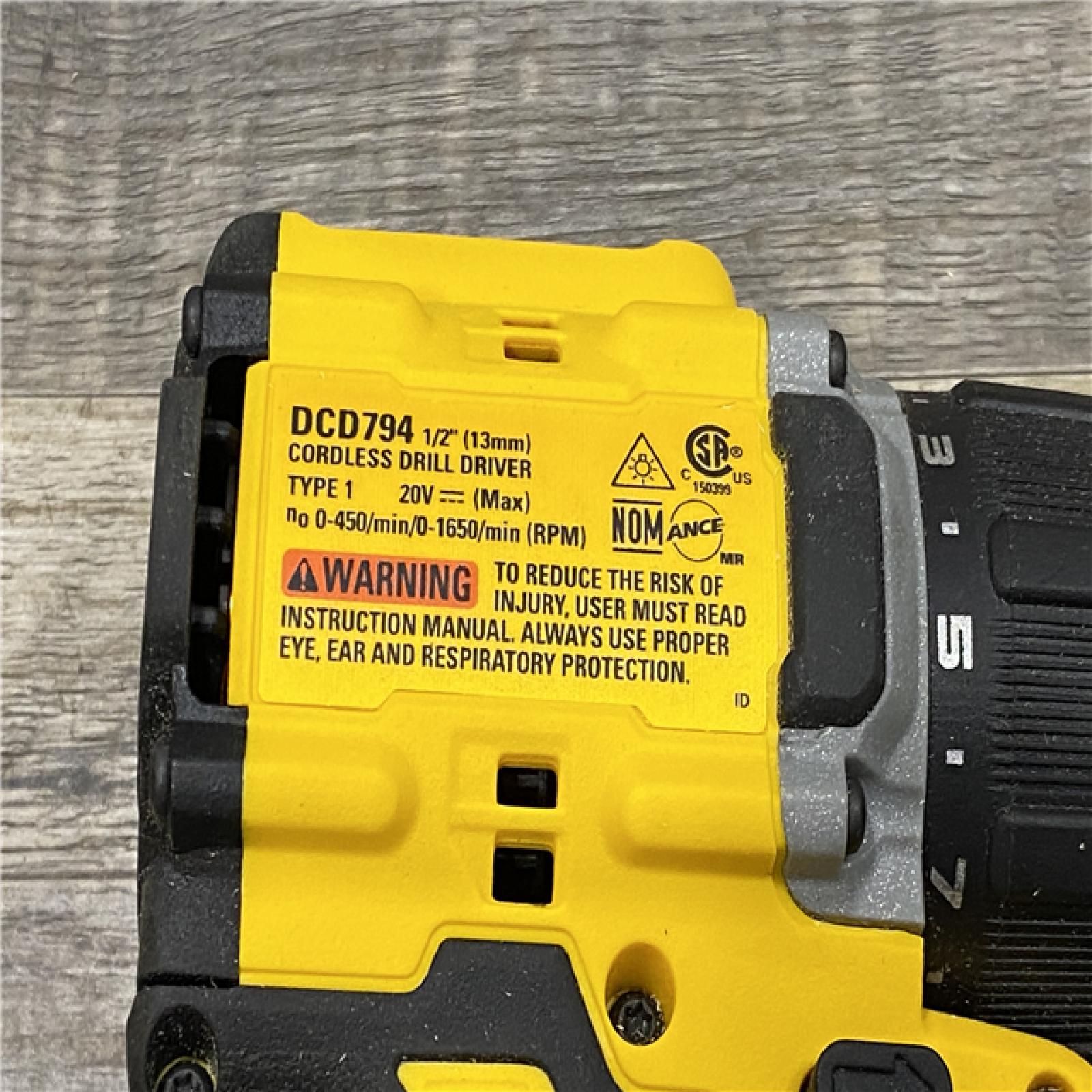 AS-IS DEWALT ATOMIC 20-Volt MAX Lithium-Ion Cordless Combo Kit