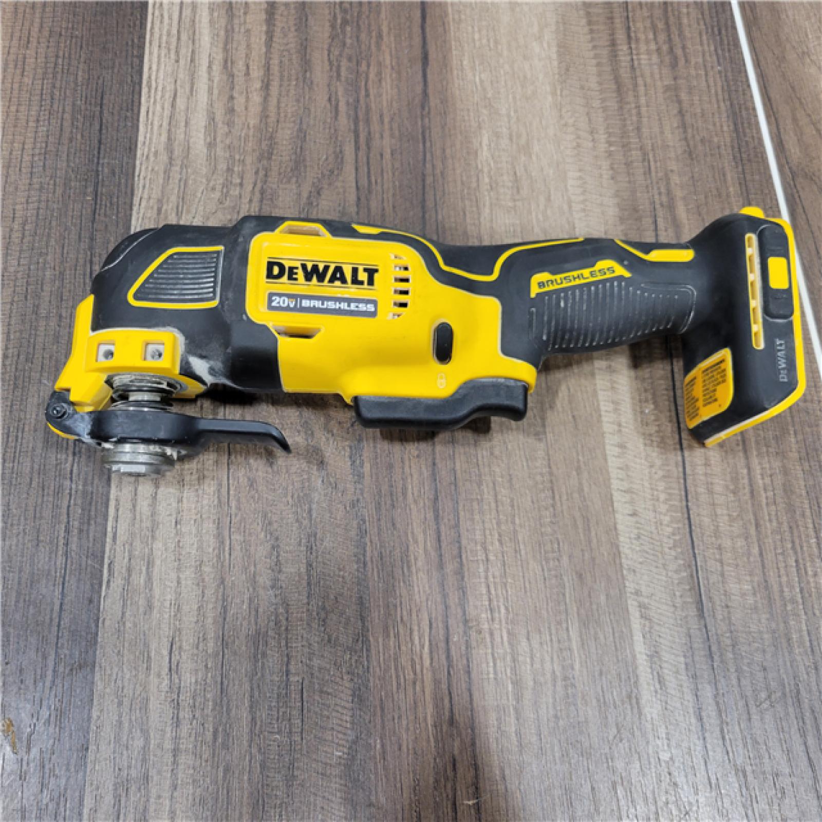 AS-IS   DEWALT ATOMIC 20V MAX Cordless Brushless Oscillating Multi Tool (Tool Only)