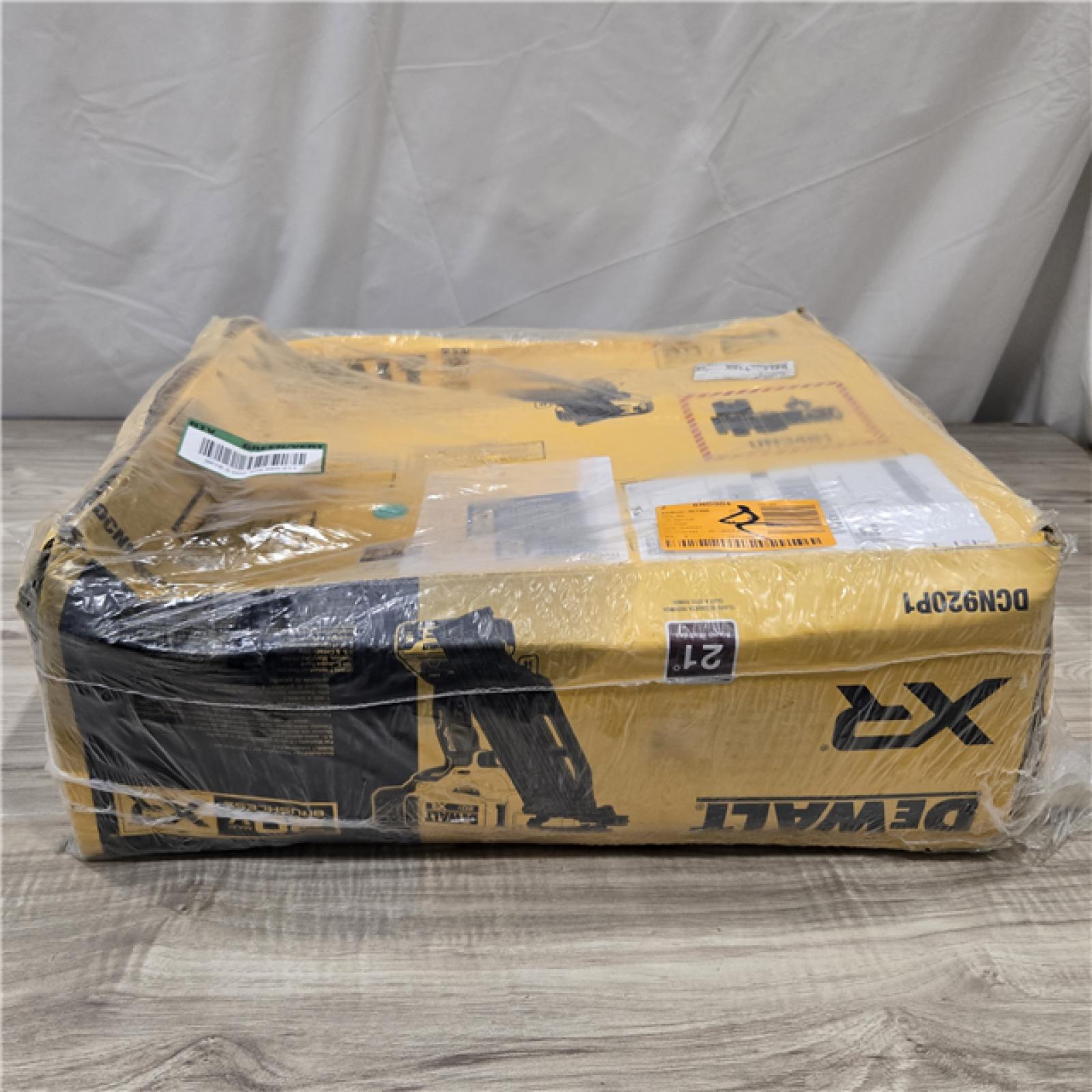 NEW! - DeWalt 20V MAX Cordless 21 Degree Framing Nailer Kit