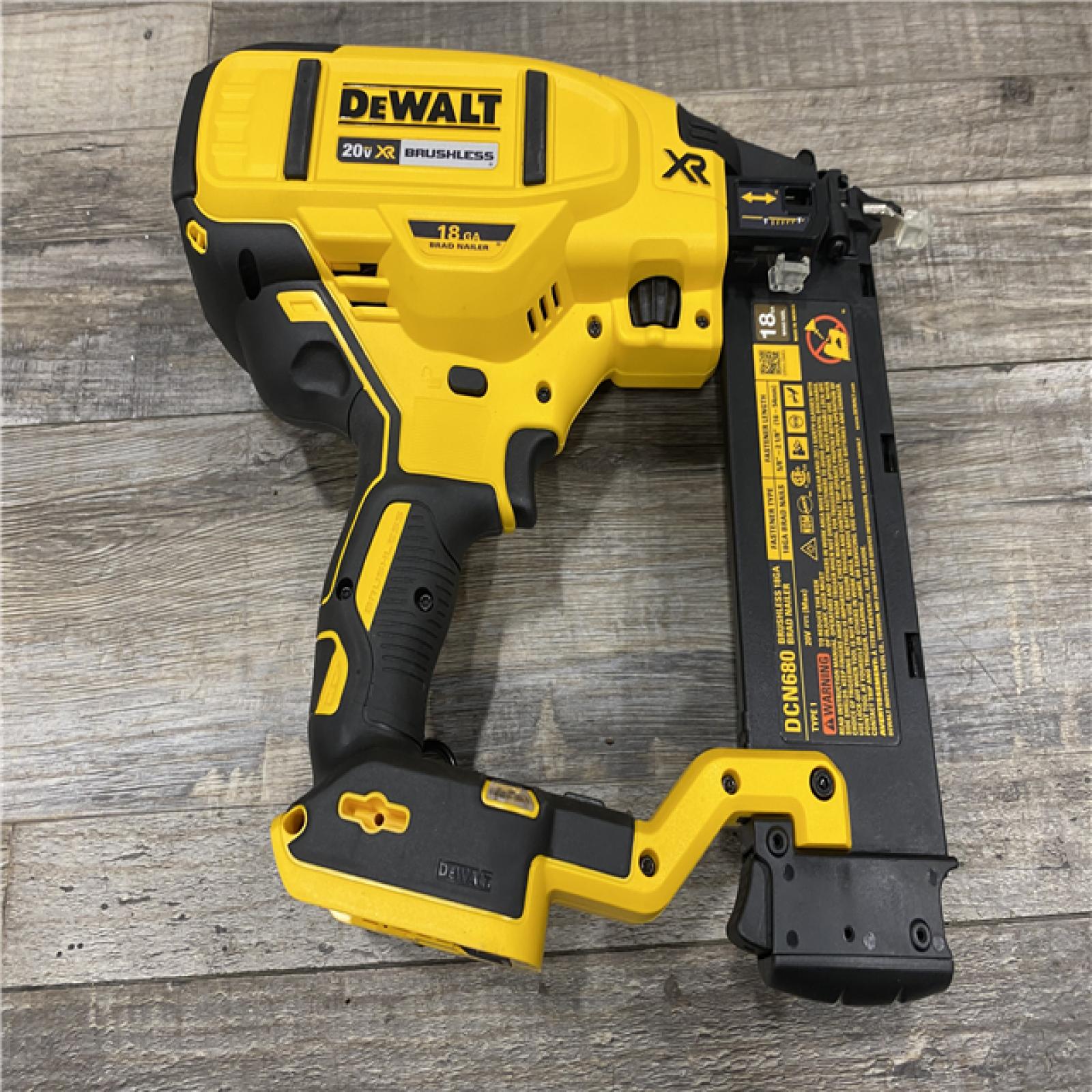 AS-IS DEWALT 20V MAX XR 18 Gauge Brad Nailer Kit