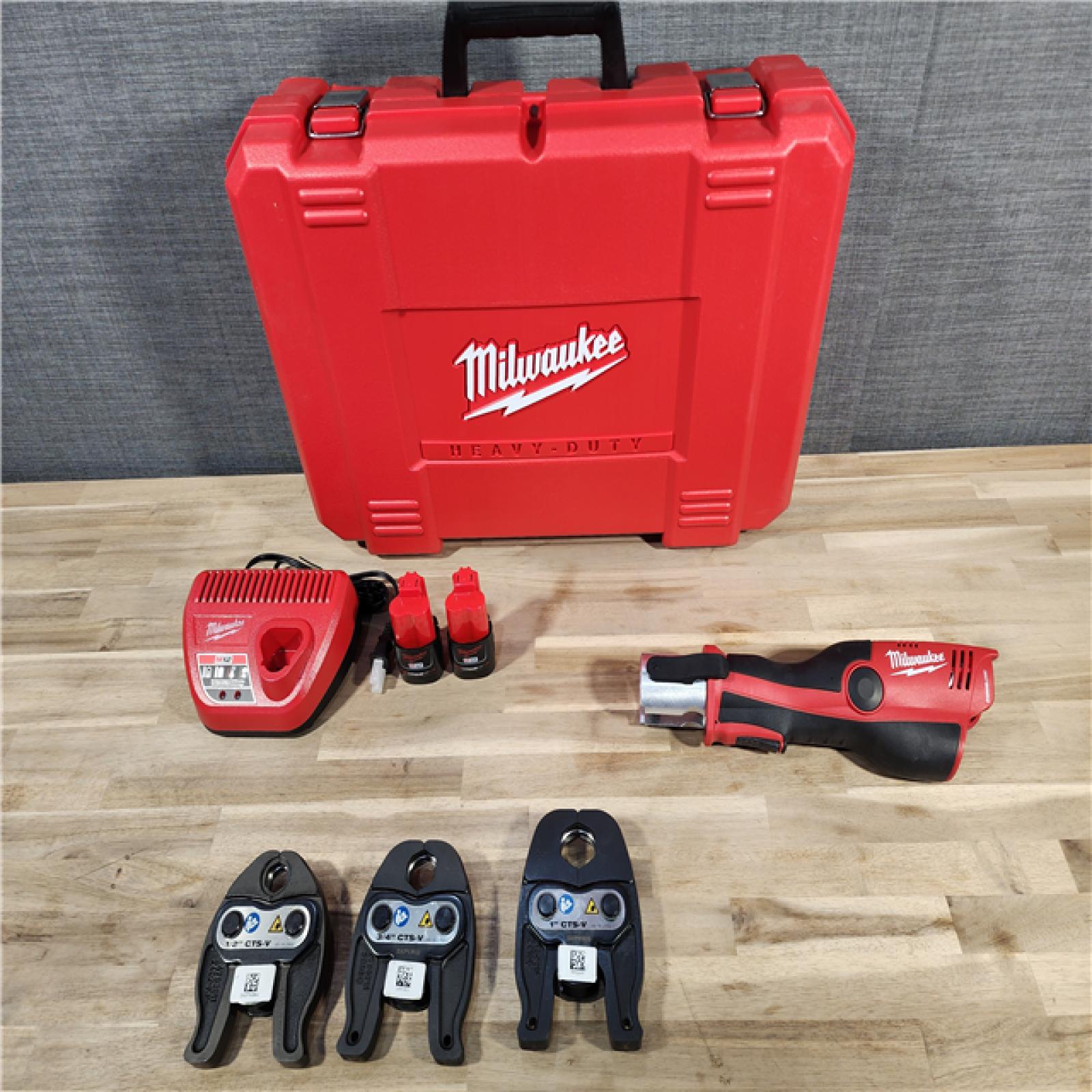 HOUSTON LOCATION - AS-IS Milwaukee 2473-22 M12 Li-Ion FORCE LOGIC Press Tool Kit New