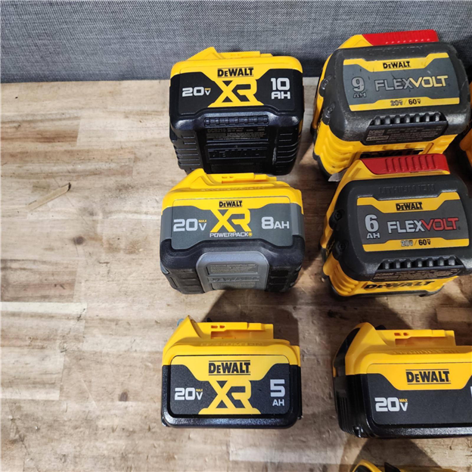 HOUSTON LOCATION - AS - IS DEWALT BATTERY PACK QTY - 10