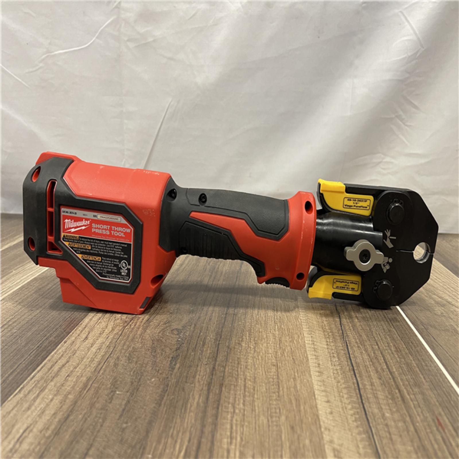 AS-IS- Milwaukee M18 18V Lithium-Ion Cordless Short Throw PEX Press Tool Kit