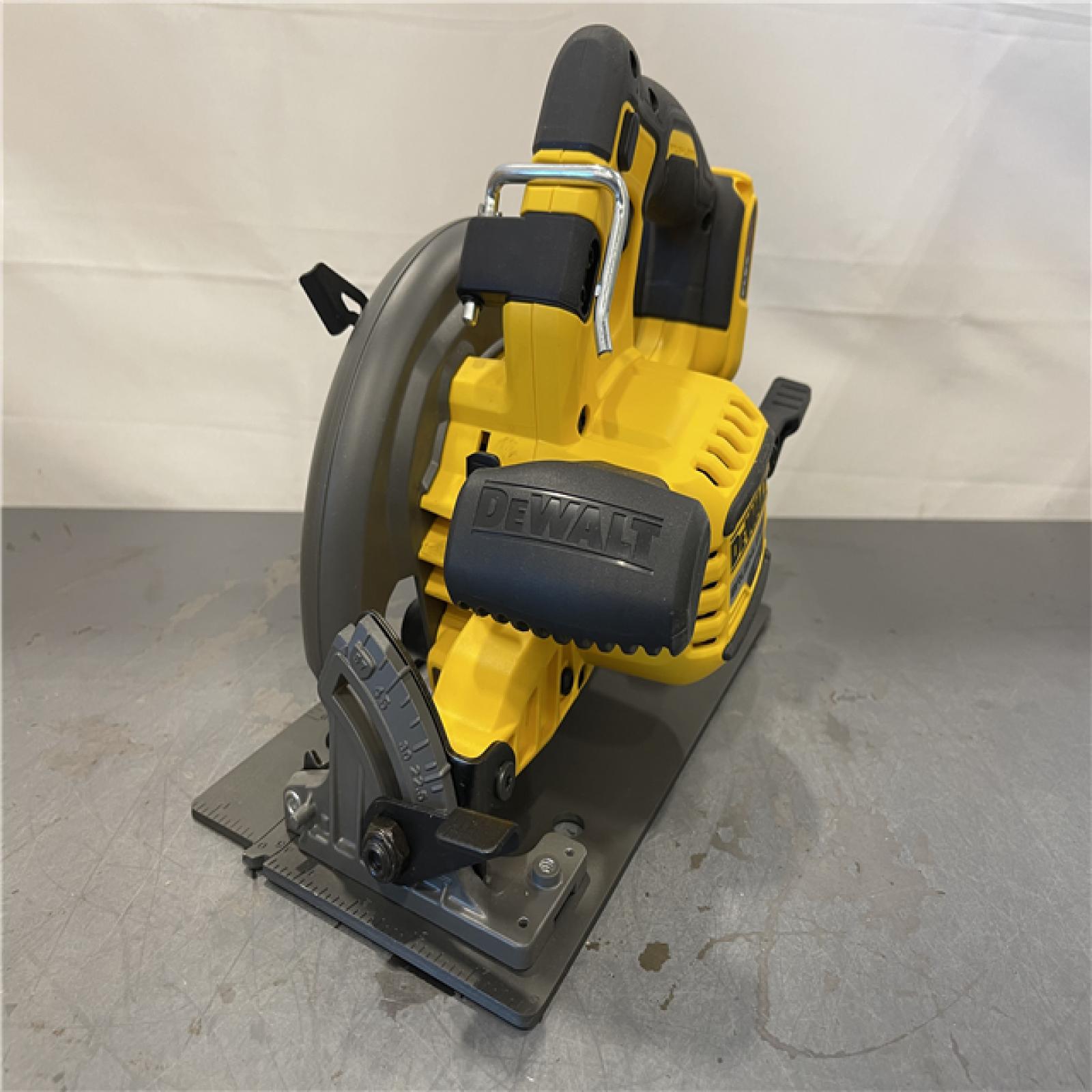 AS-IS - DeWALT FLEXVOLT 60V MAX Cordless Brushless 7-1/4 in. Circular Saw with Brake