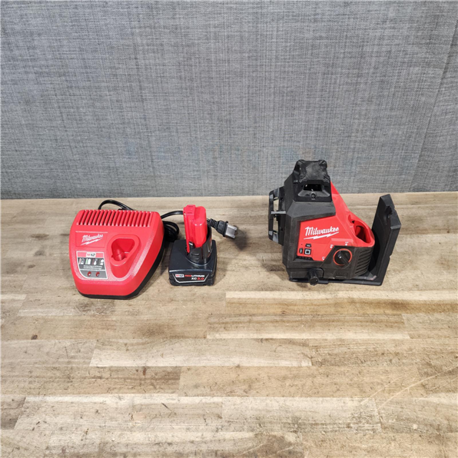 HOUSTON LOCATION - AS-IS Milwaukee 12-Volt Lithium-Ion Cordless Green 250 ft. 3-Plane Laser Level Kit