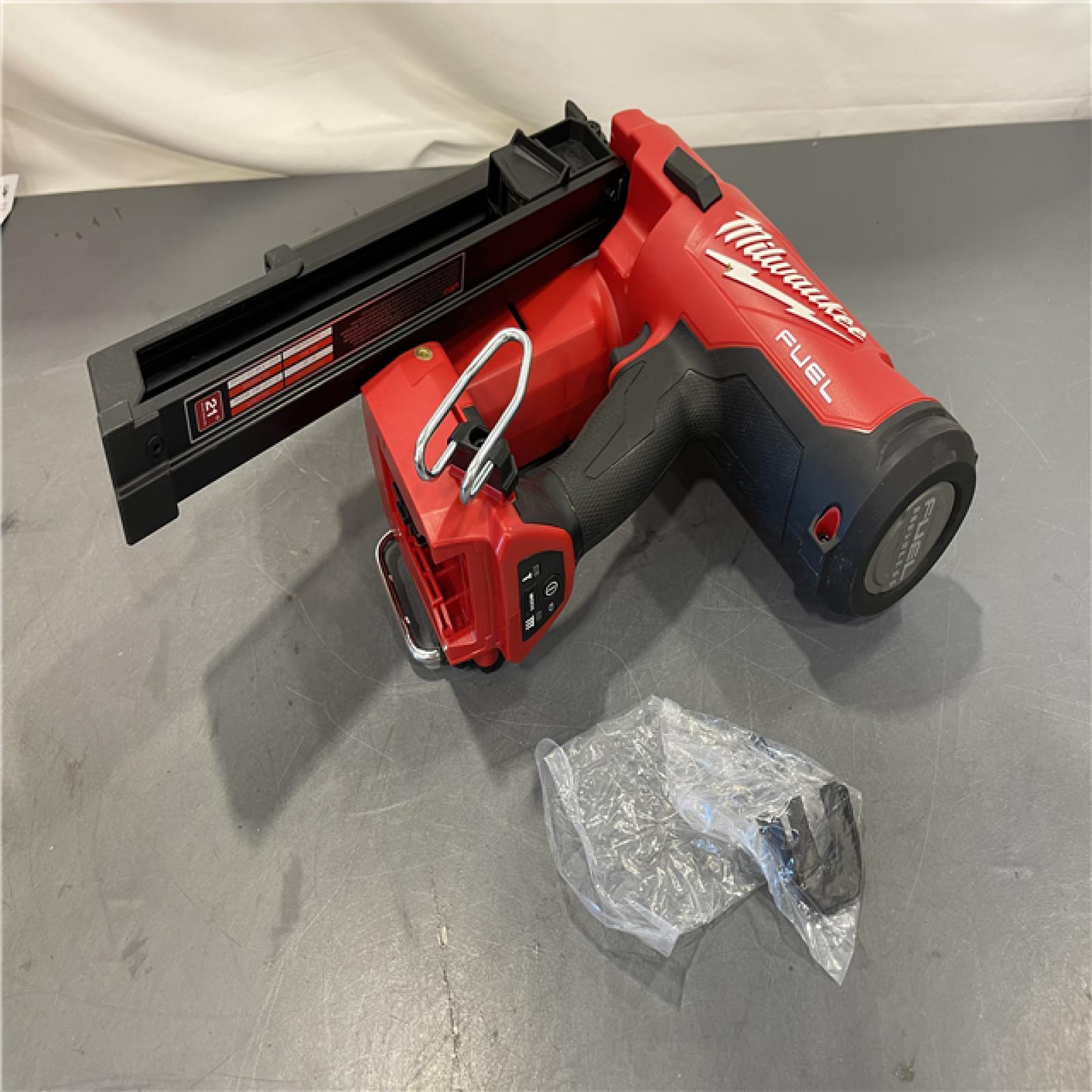 AS-IS - Milwaukee M18 FUEL 3-1/2 in.18-Volt 21-Degree Lithium-Ion Brushless Cordless Framing Nailer