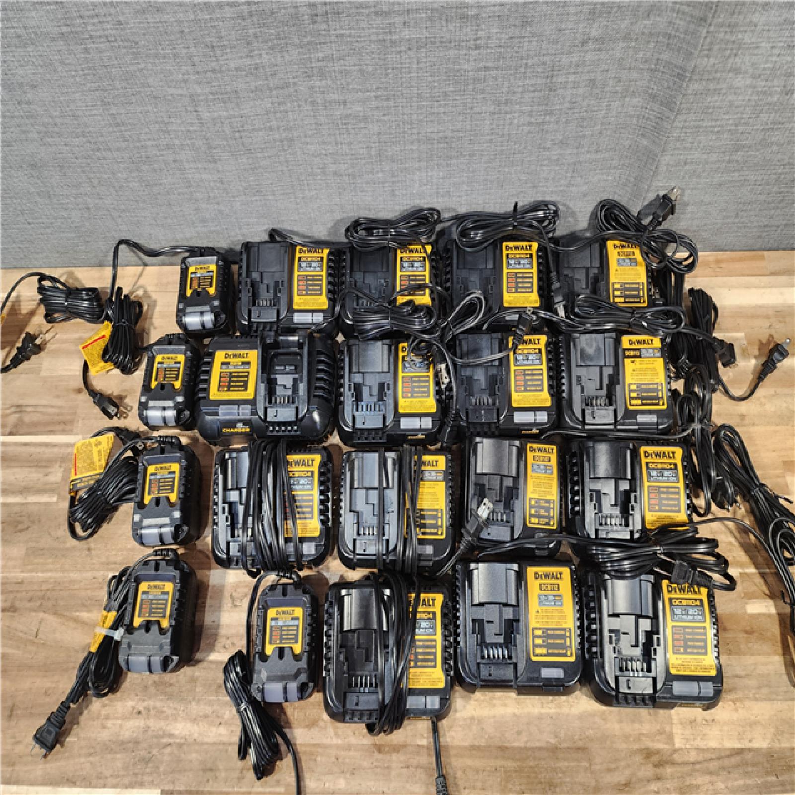 HOUSTON LOCATION - AS-IS DEWALT BATTERY CHARGER PACK QTY - 20
