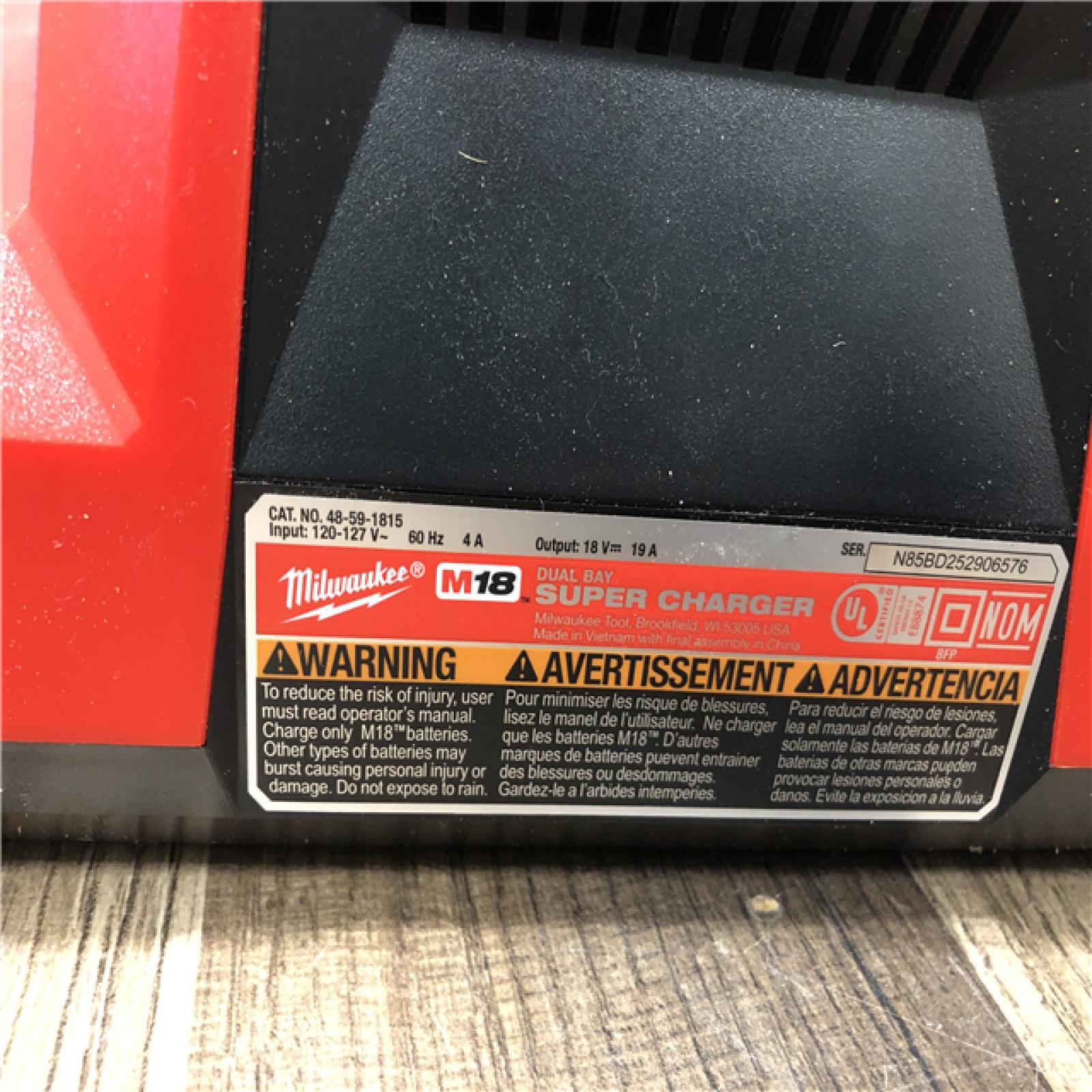 AS-IS Milwaukee M18 18V Dual Bay Simultaneous Super Charger