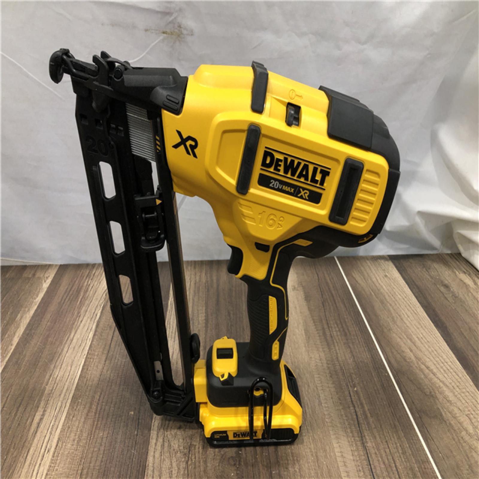 AS-IS DEWALT 20V MAX XR 16-Gauge Electric Cordless Angled Finishing Nailer Kit