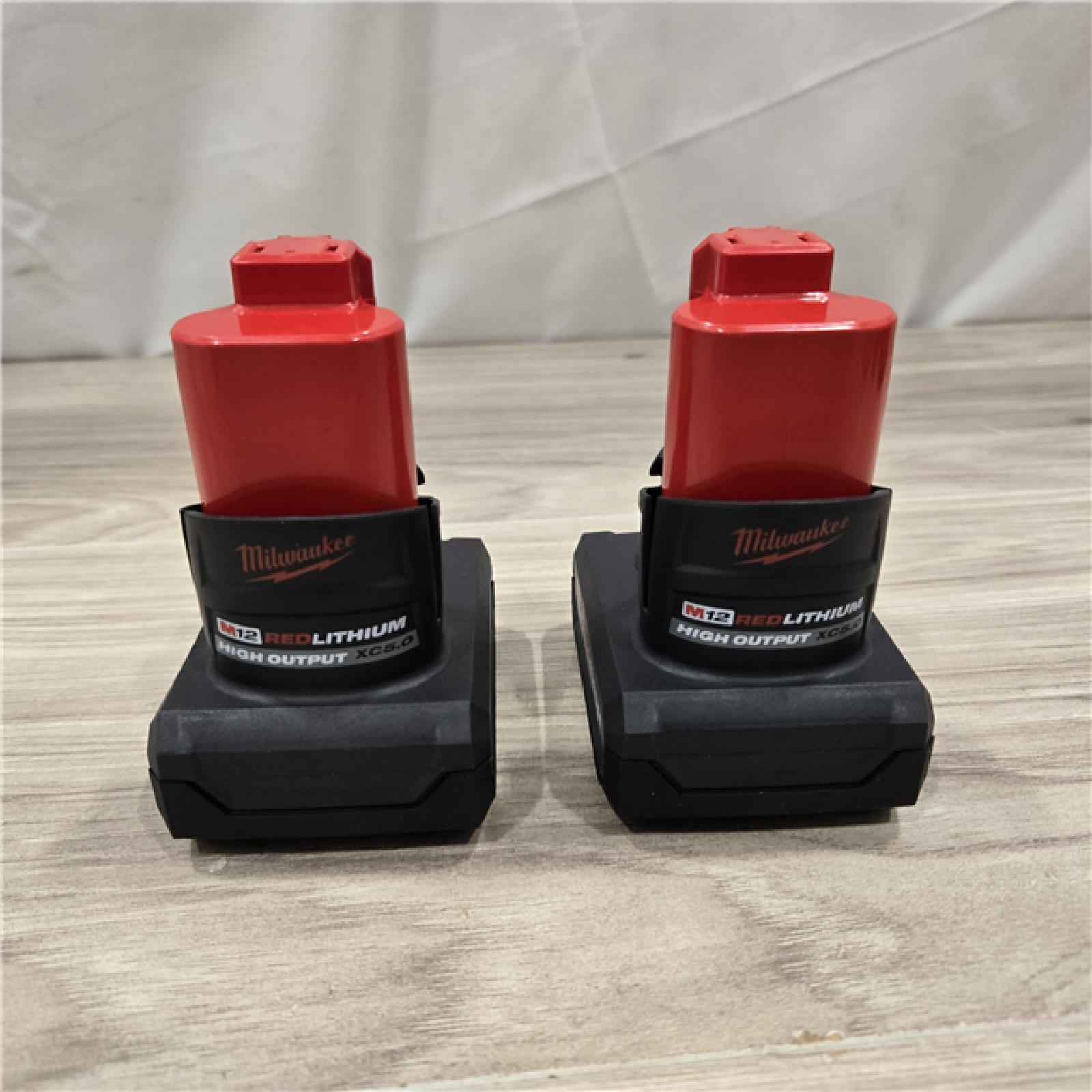AS-IS Milwaukee M12 12V Lithium-Ion High Output XC5.0 Starter Kit