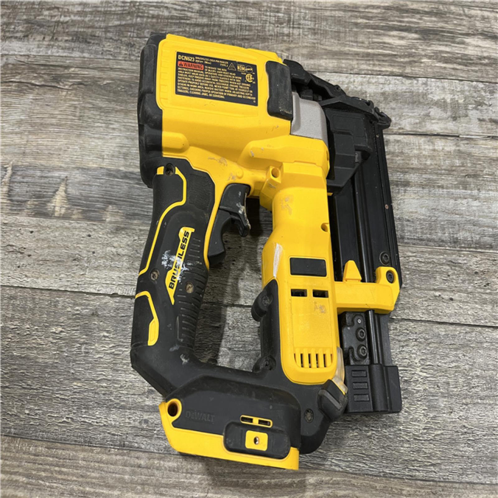 AS-IS DEWALT ATOMIC 20V MAX Lithium Ion Cordless 23 Gauge Pin Nailer Kit