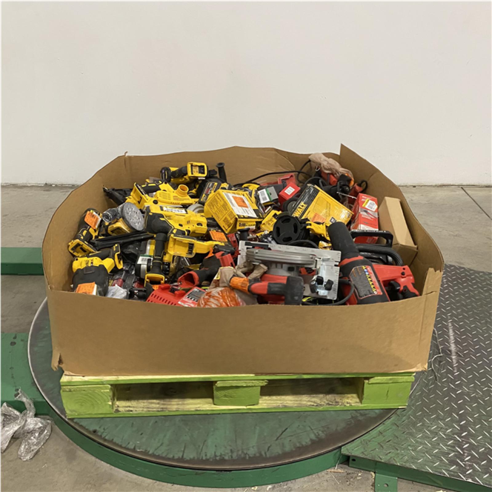 Dallas Location - As-Is Tool Pallet