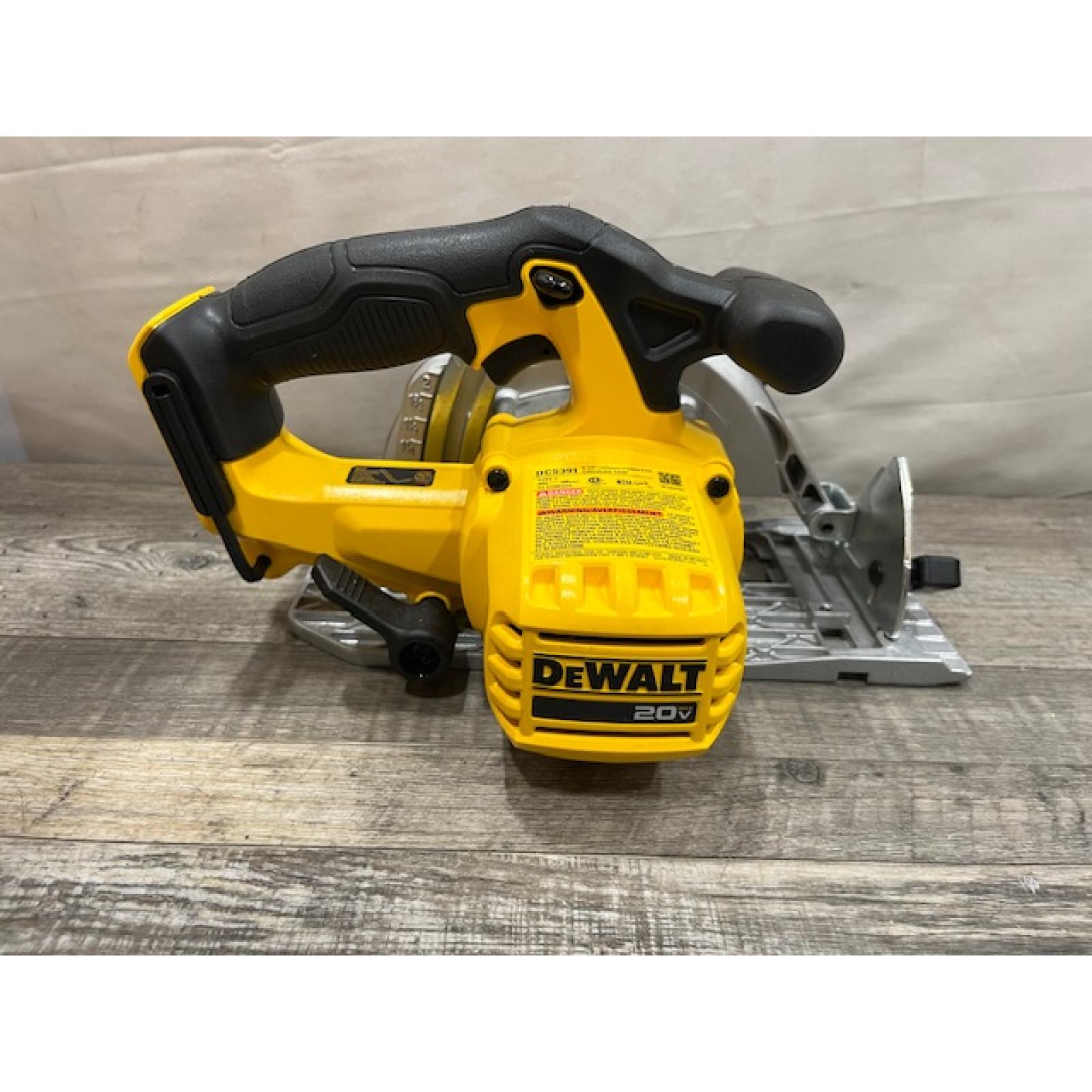 AS-IS DEWALT 6-1/2'' 165MM CIRCULAR SAW (Tool-Only)