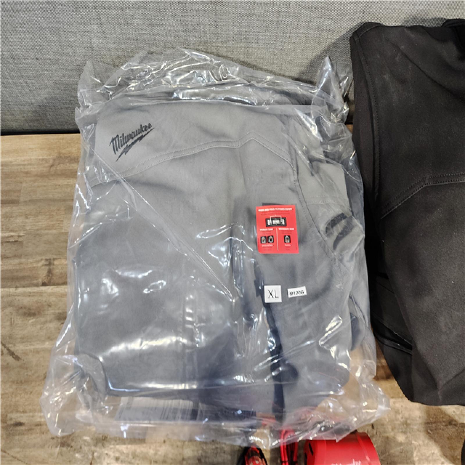 HOUSTON LOCATION - AS-IS MILWAUKEE 2 HEATED CLOTHING COMBO KIT