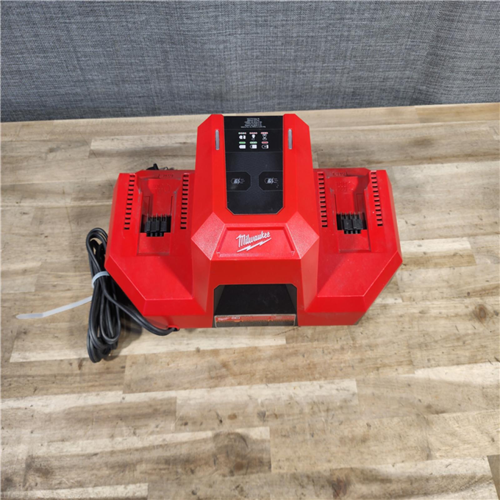 HOUSTON LOCATION - AS-IS Milwaukee 48-59-1815 M18 18V Dual Bay Simultaneous Super Charger (TOOL ONLY)
