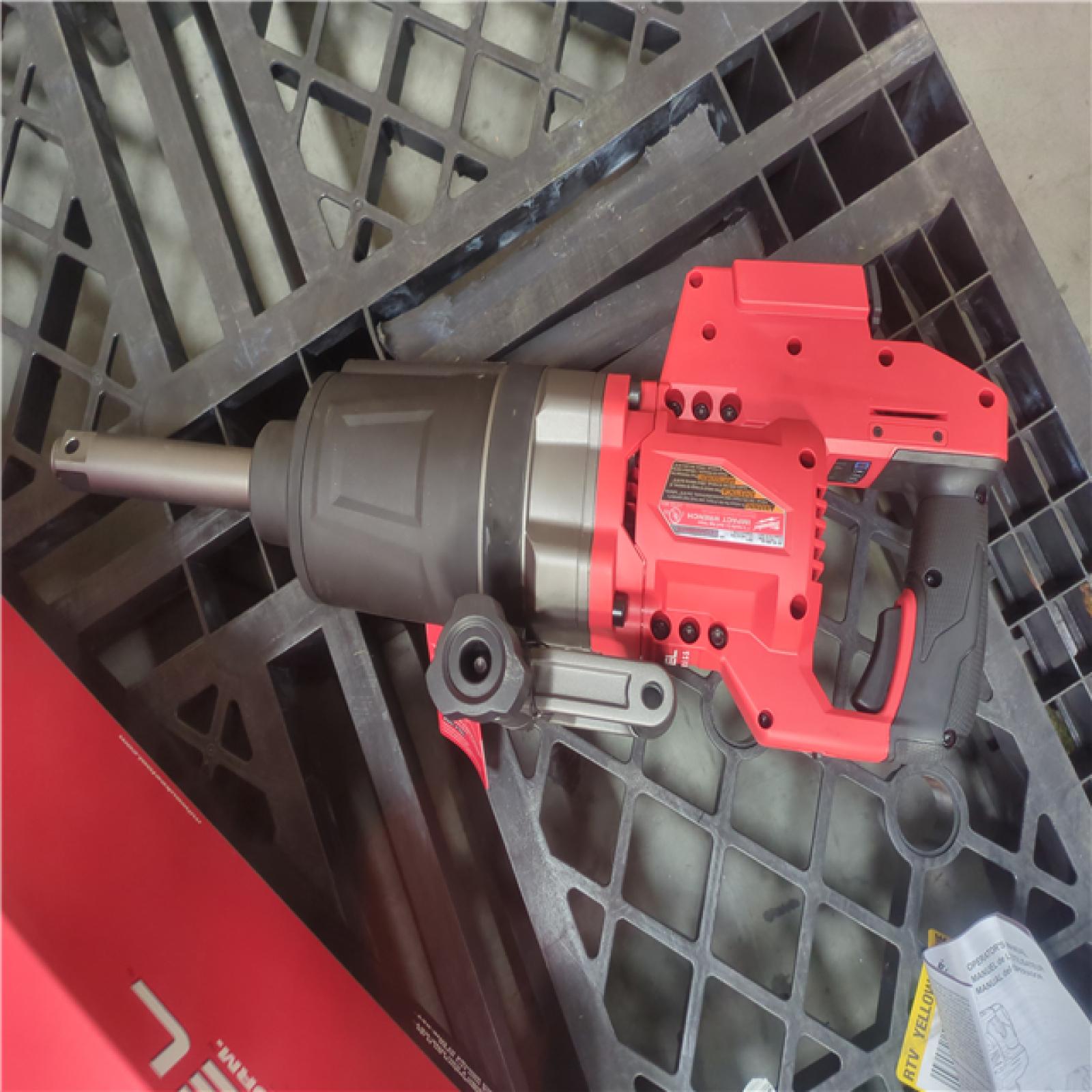 CALIFORNIA AS-IS MILWAUKEE 1 Ext. Anvil High Torque Impact Wrench w/ ONE KEY