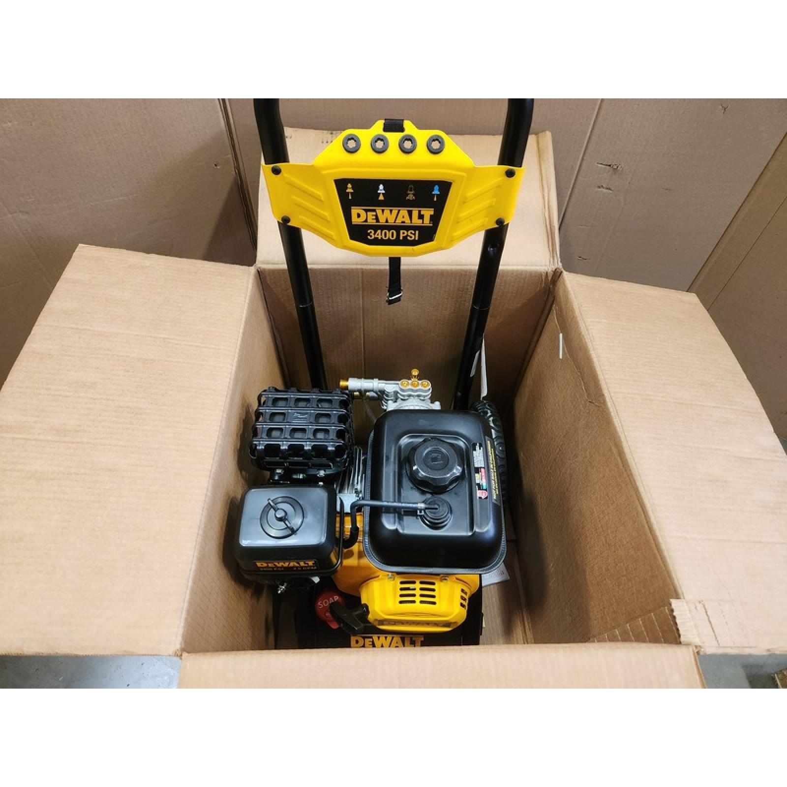 Phoenix NEW DEWALT 3400 PSI 2.5 GPM Gas Cold Water Pressure Washer with DeWalt 210 Engine