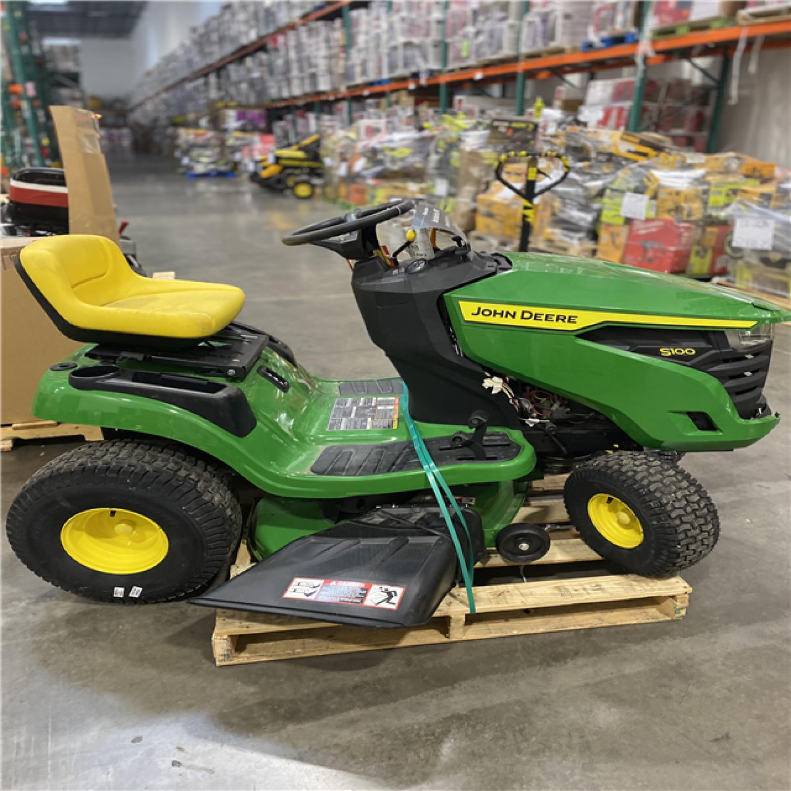Dallas Location - As-Is John Deere S100 42 in. 17.5 HP Gas Hydrostatic Riding Lawn Mower