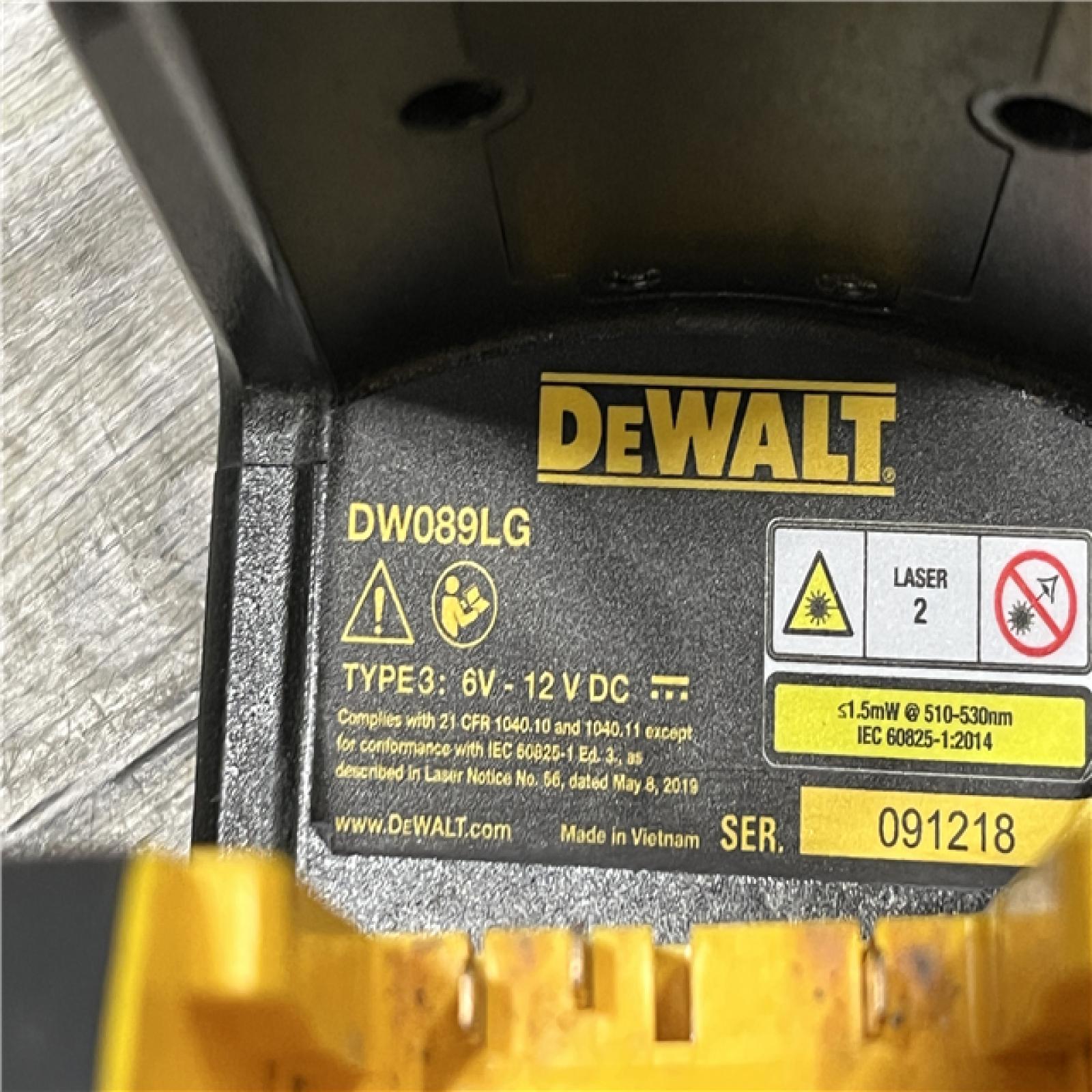 AS-IS DEWALT 12V MAX Lithium-Ion 100 ft. Green Self-Leveling 3-Beam 360 Degree Laser Level Kit